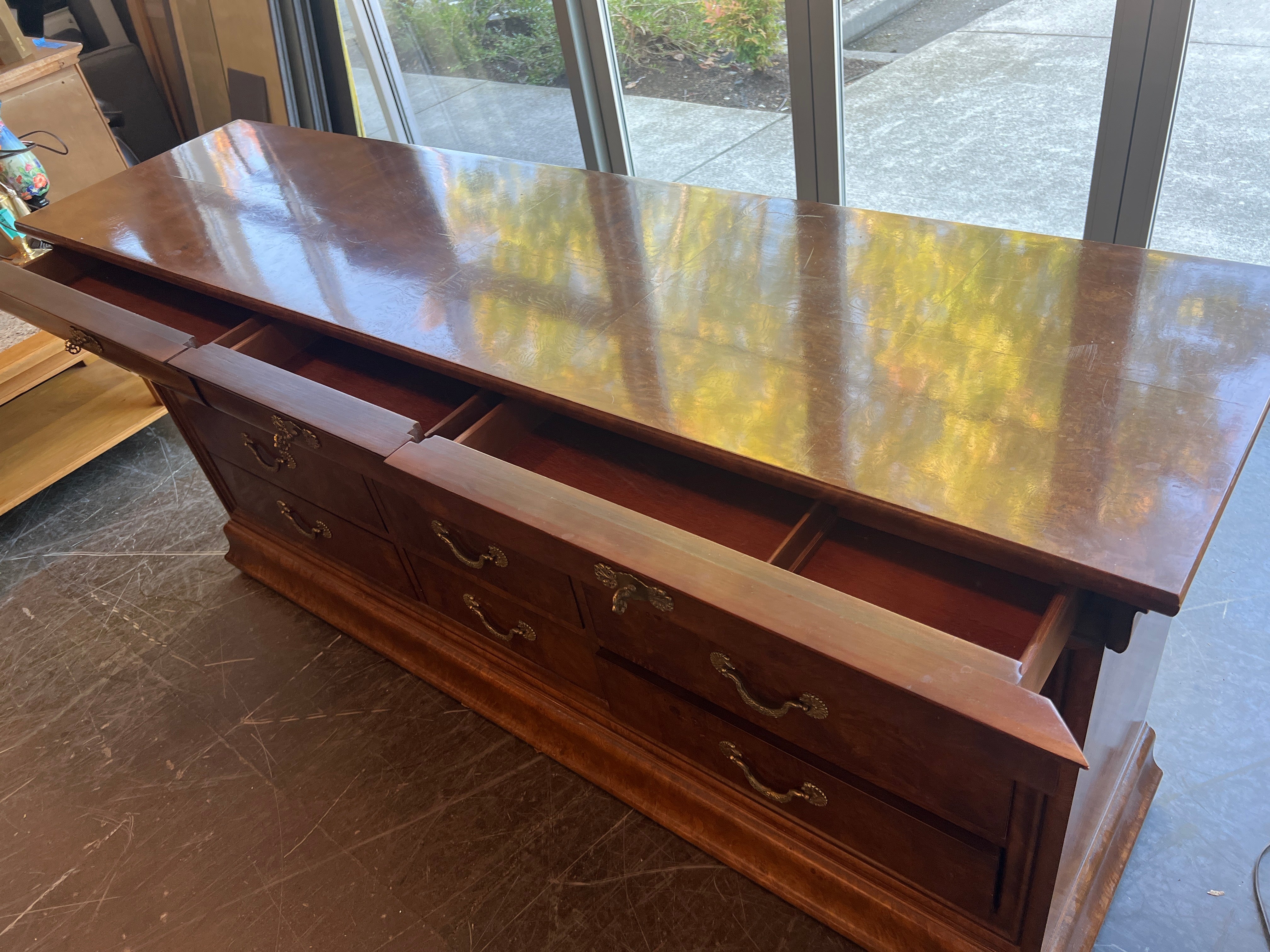 Henredon Charles X Hardwood 12 Drawer Dresser in Great Condition