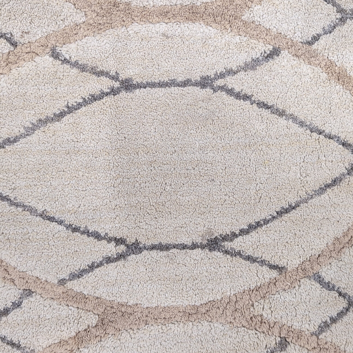 Cream Geometric Pattern Area Rug with Interlocking Design