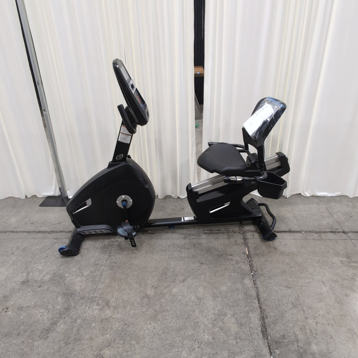 Nautilus R616 Black Recumbent Exercise Bike