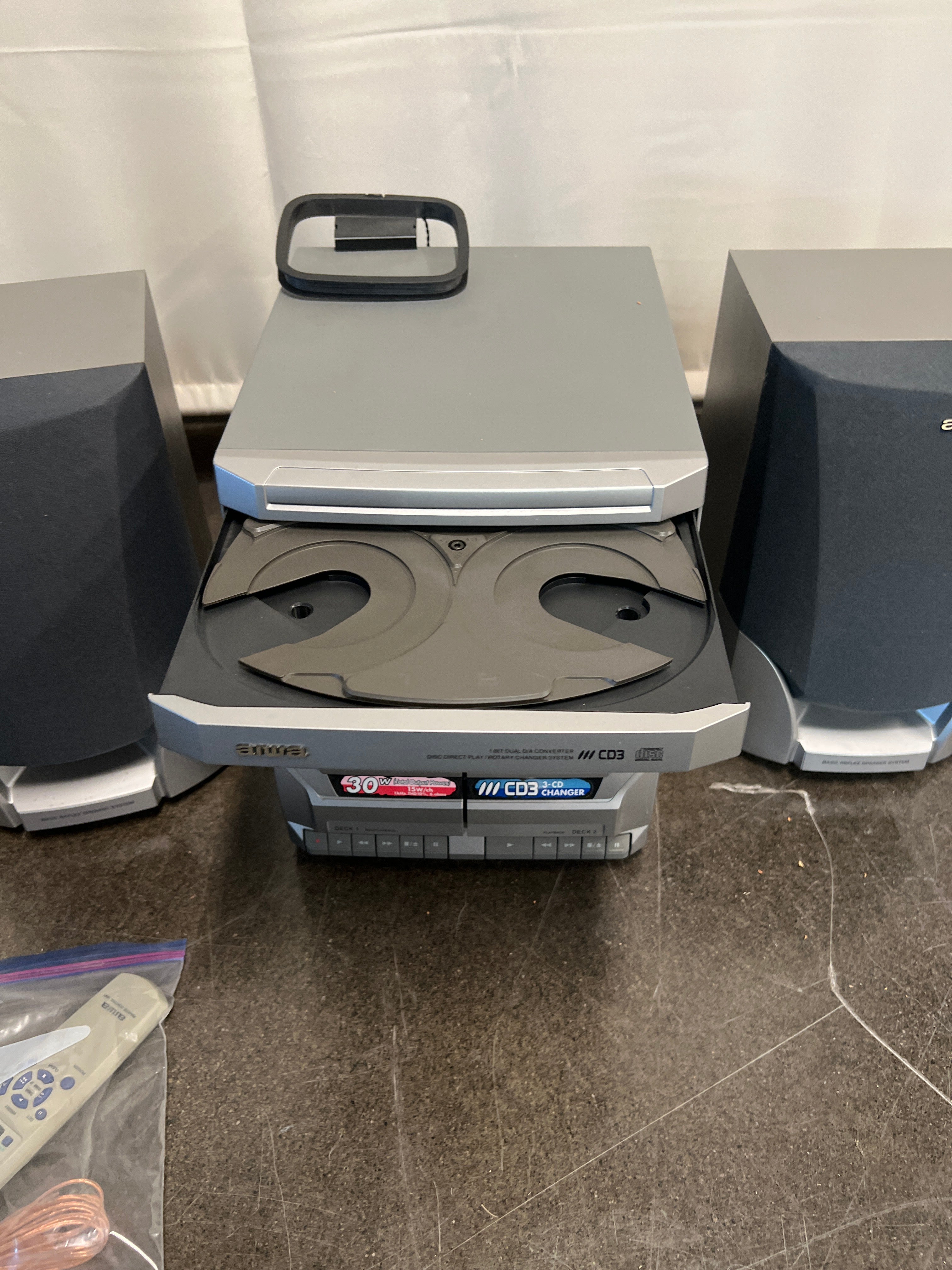Aiwa CX-NA111 Silver Stereo System with Speakers