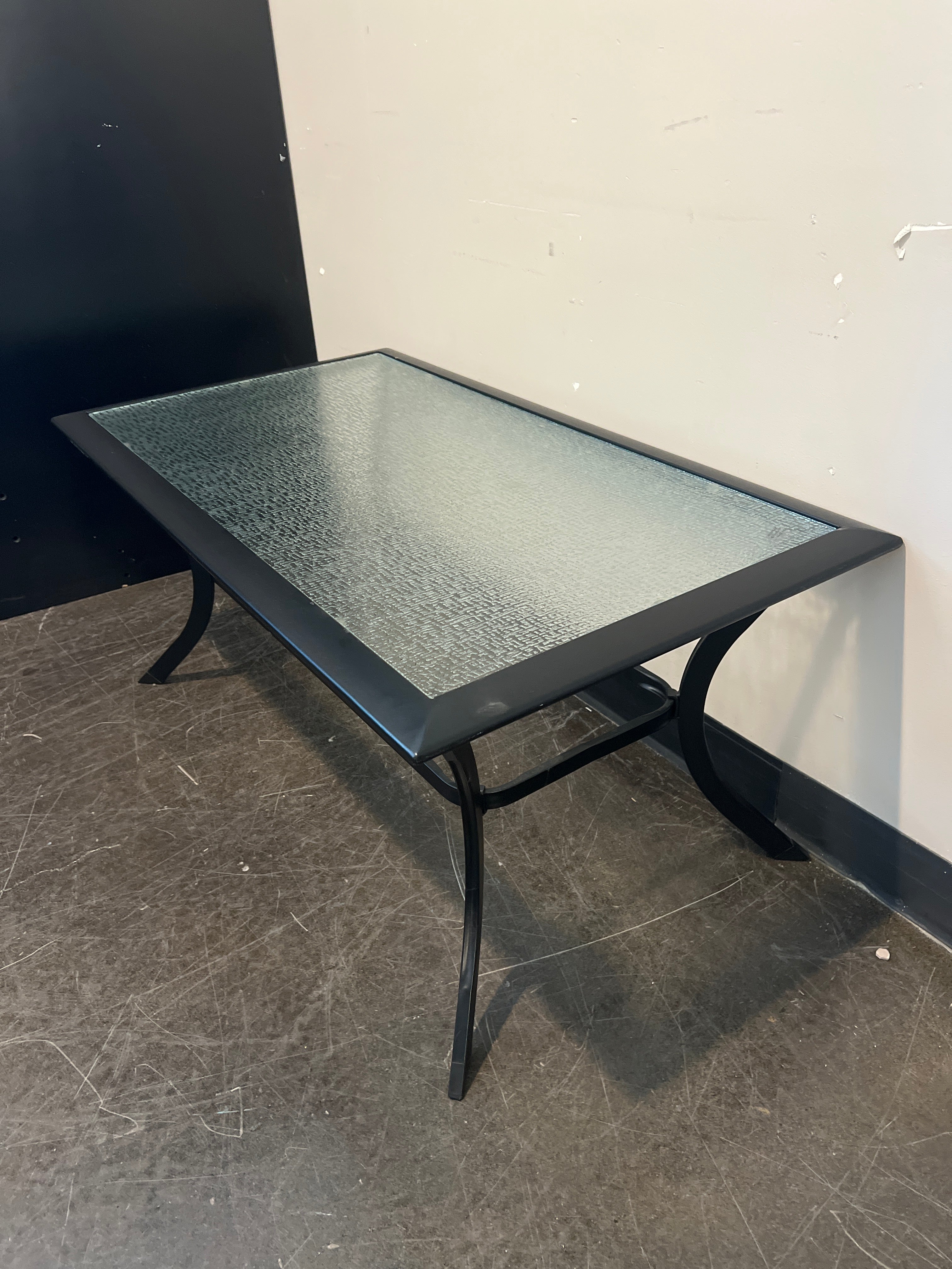 Outdoor Glass-Top Patio Side Table – Black Metal Frame