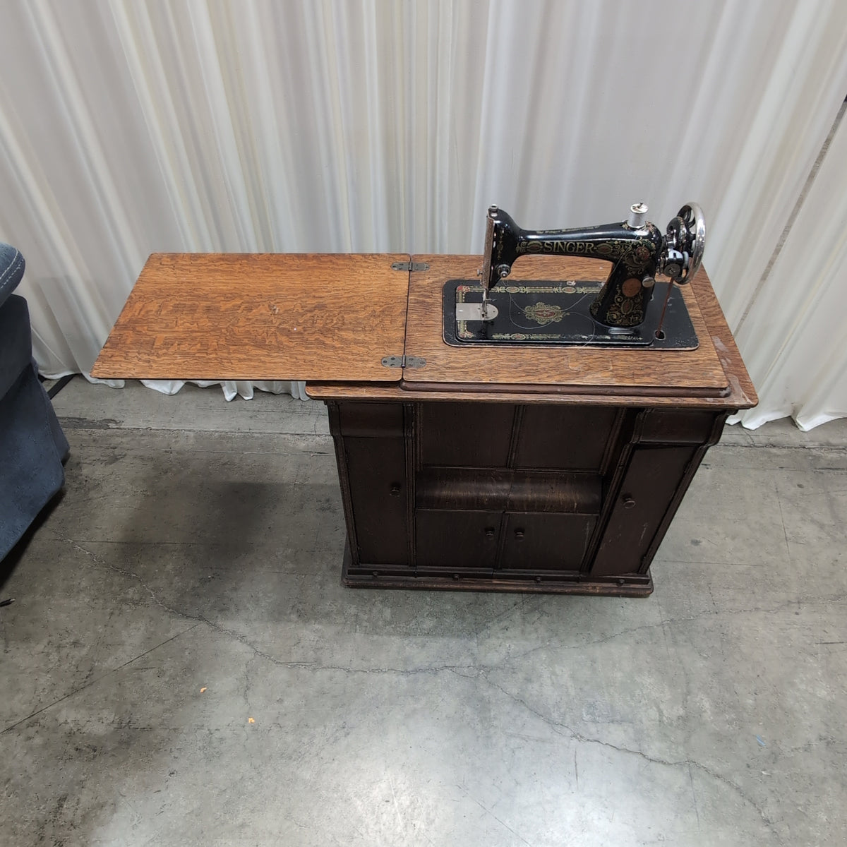 Vintage SINGER Sewing Machine with Dark Wood Cabinet