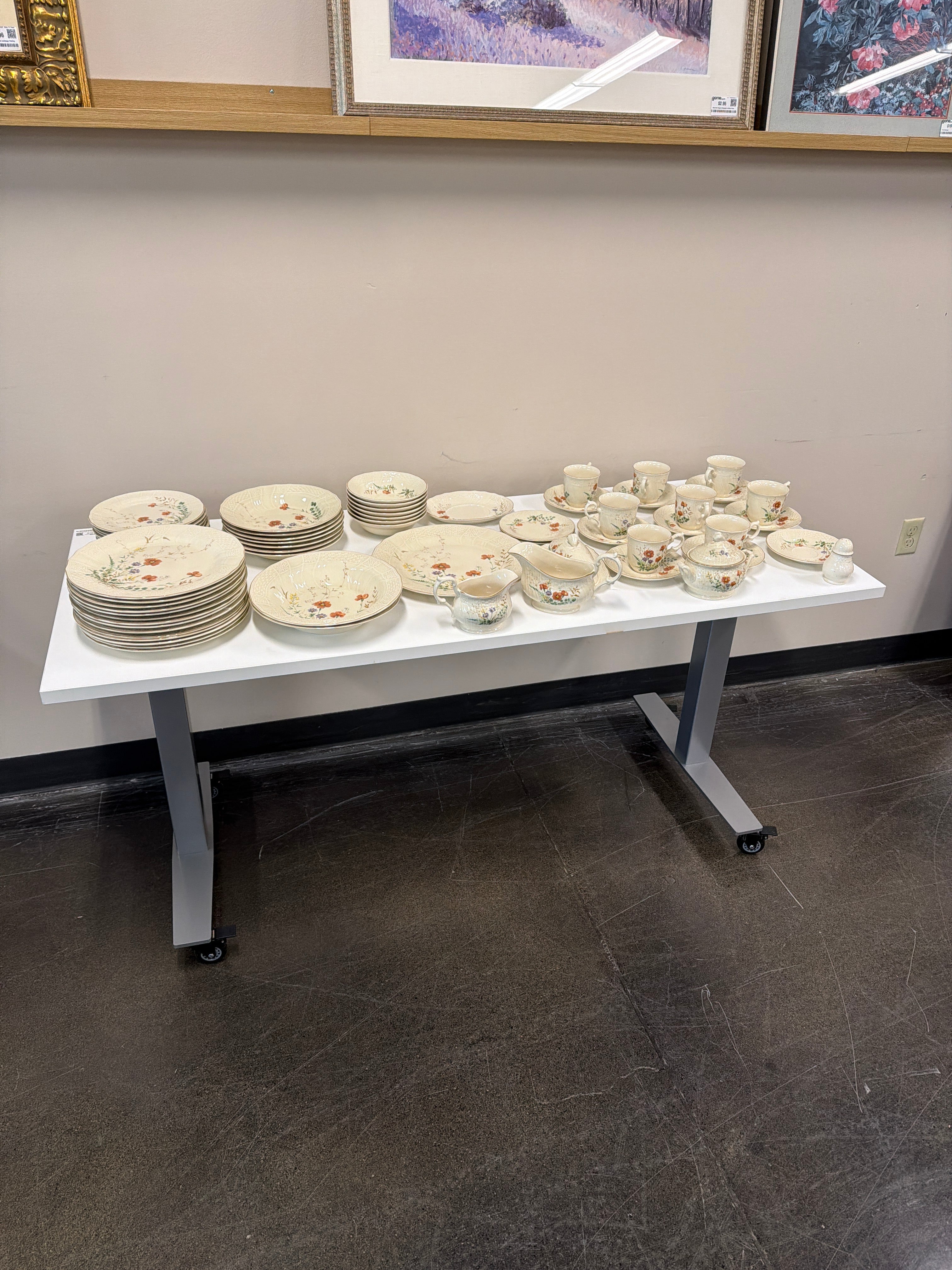 Mikasa Fine Ivory Margaux (D1006) 66-Piece Floral Dinnerware Set