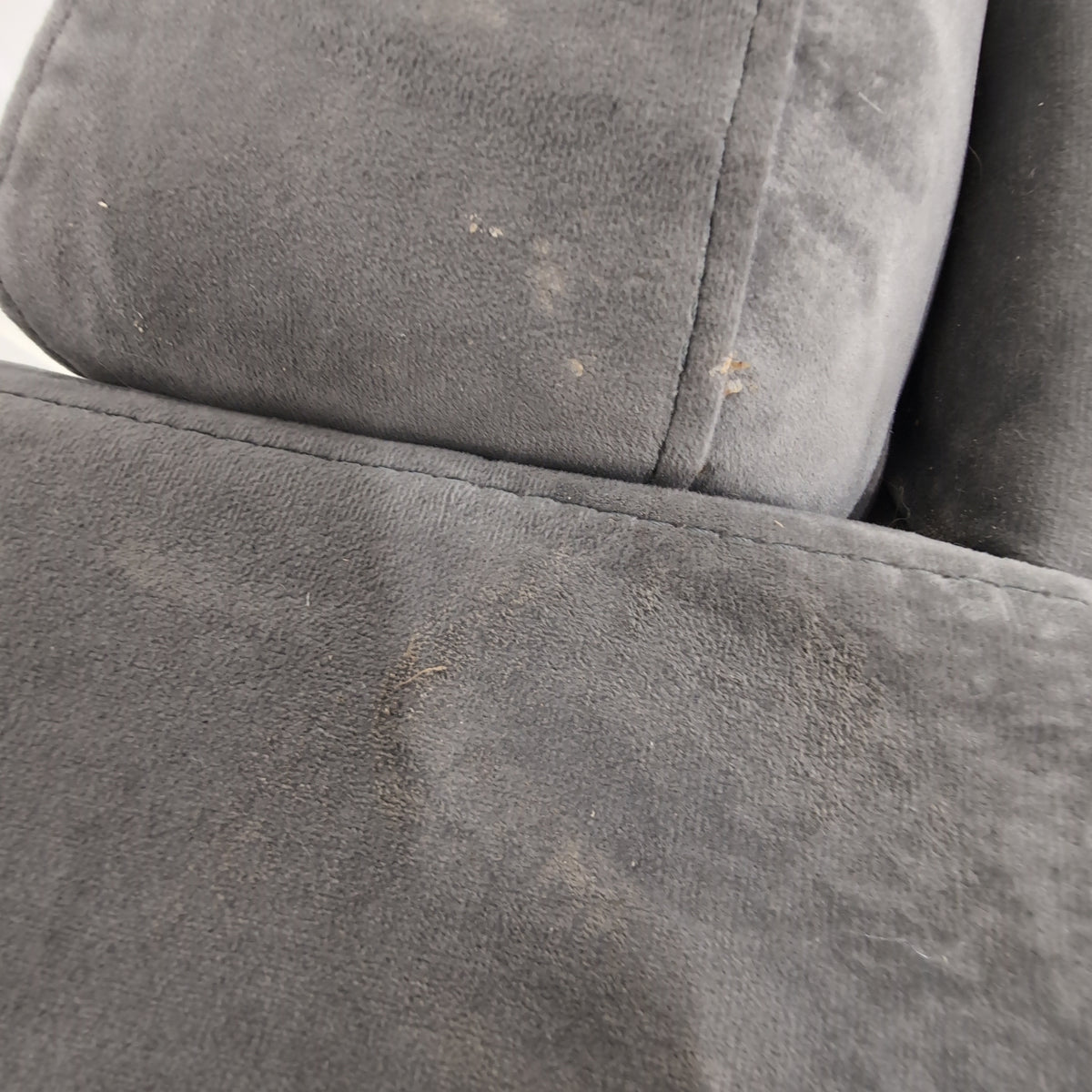 Contemporary Grey Tufted Armchair in Velvet