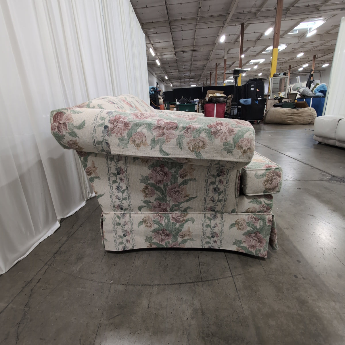 Flexsteel Industries Traditional Floral Patterned Skirted Couch