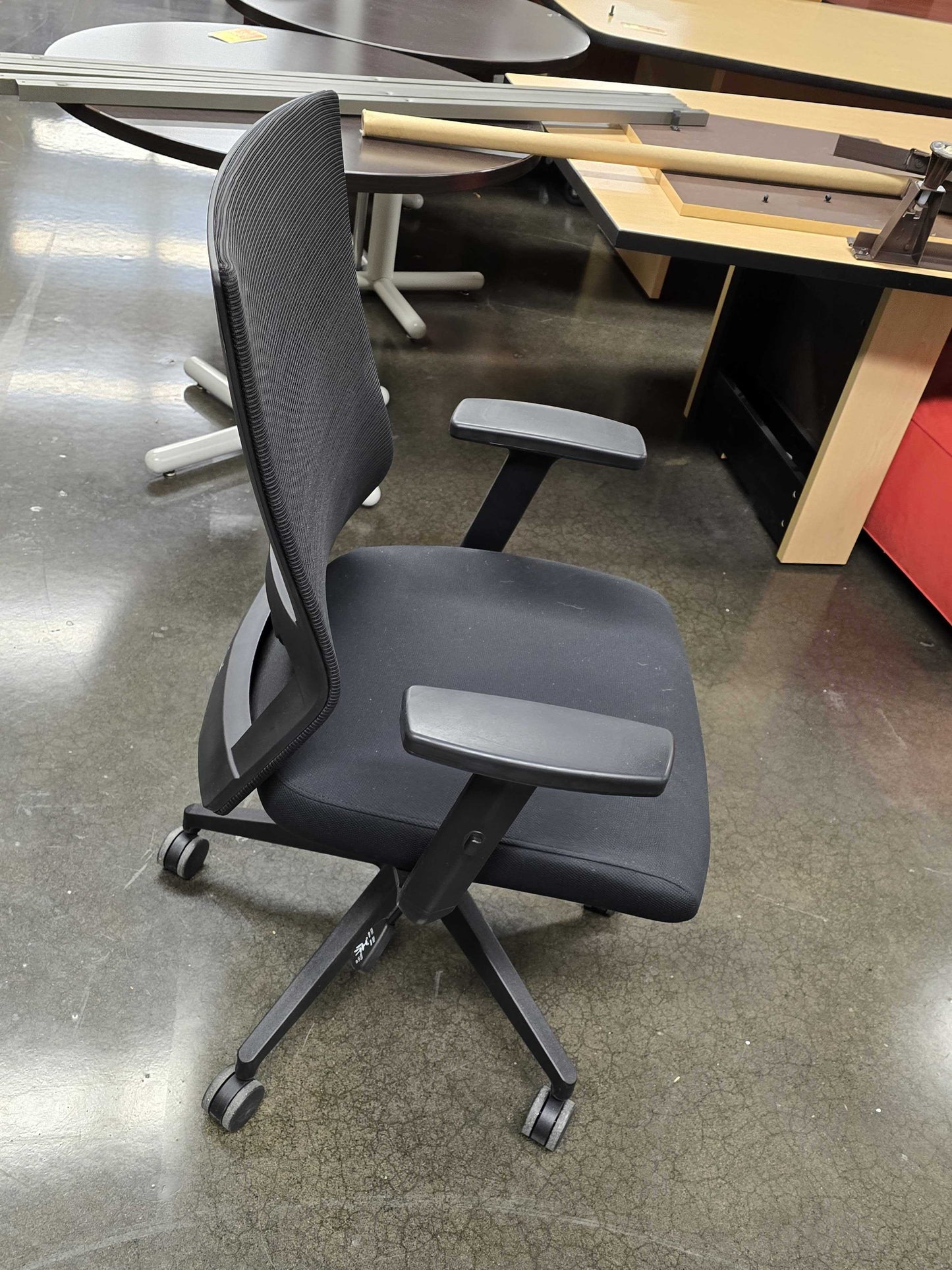 Pivotal office chairs