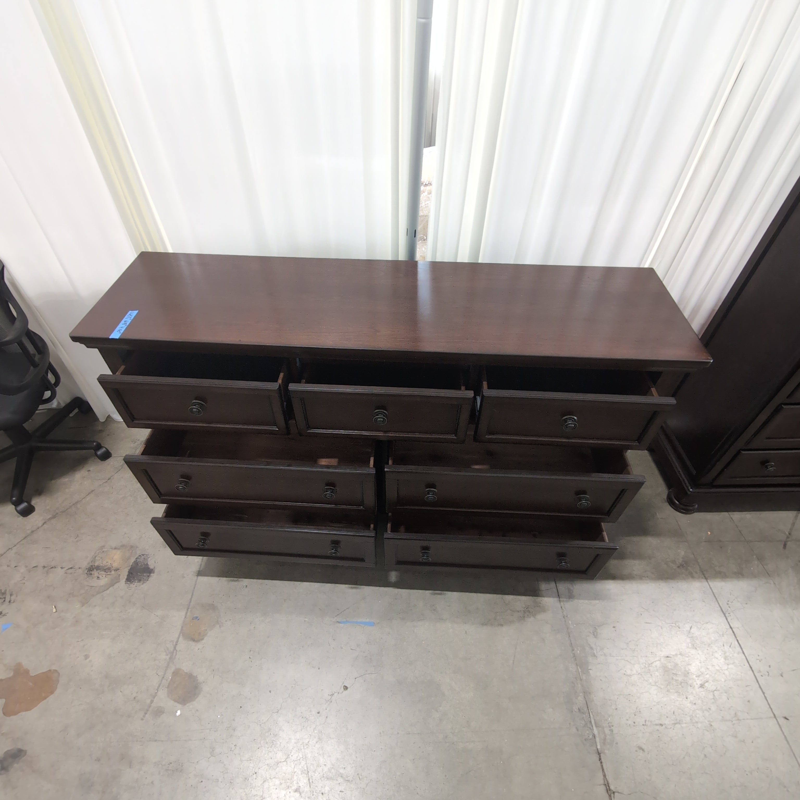 Classic Dark Wood Seven-Drawer Dresser with Round Hardware