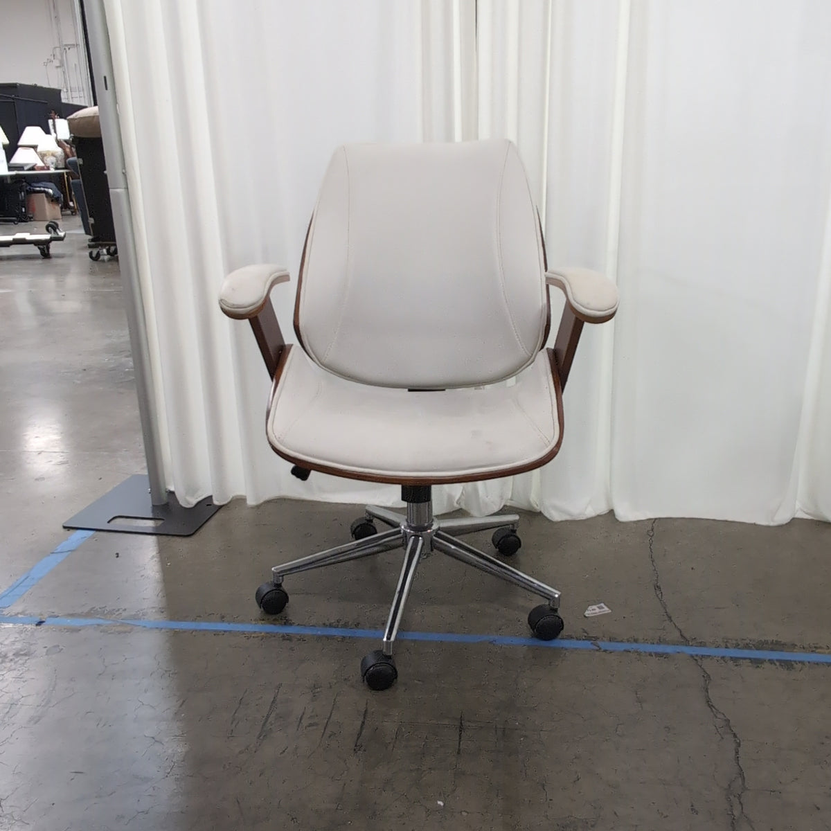 Anji Senda Home Supplies White Upholstered Swivel Office Chair with Wood Frame