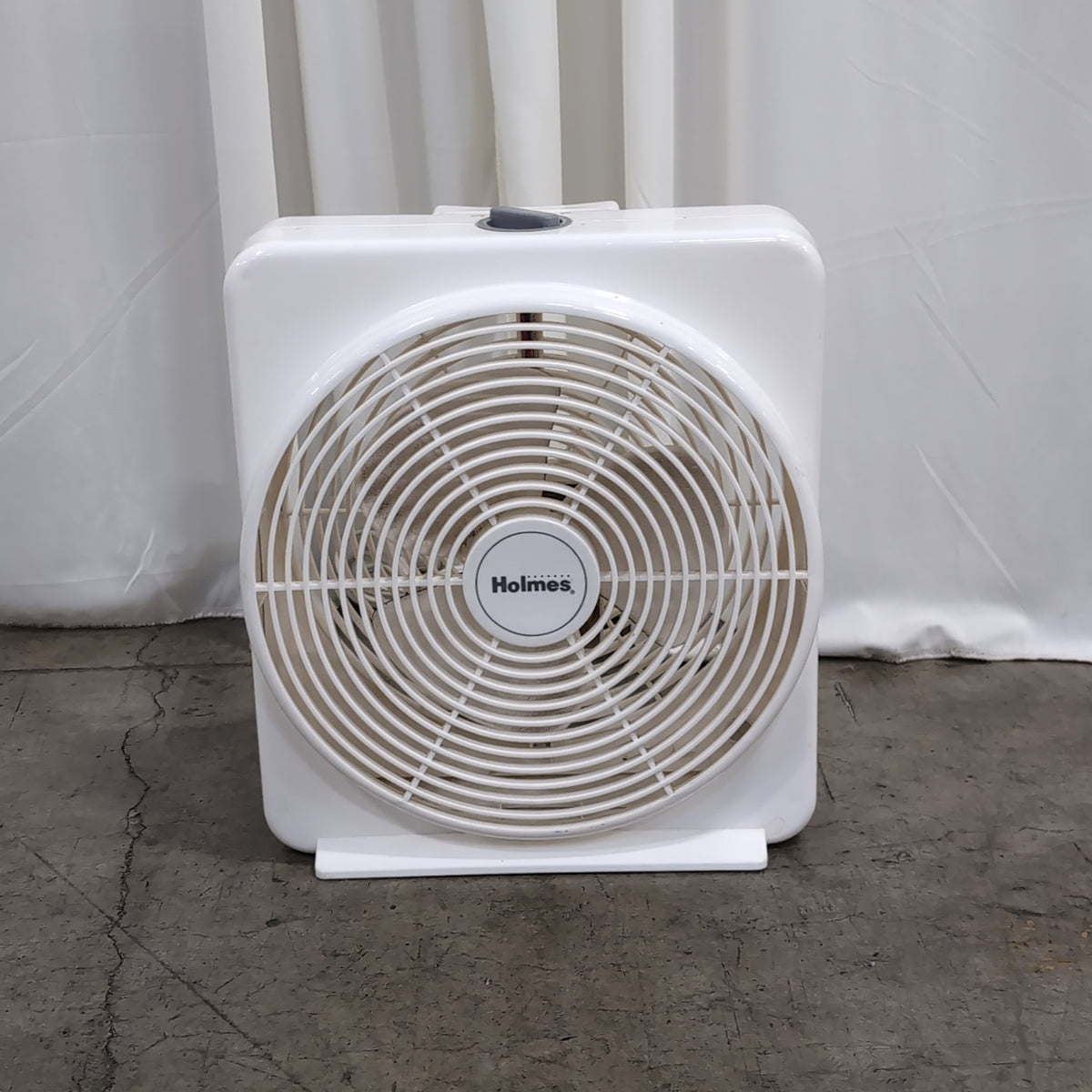 Holmes White Plastic Box Fan with Rotary Dial