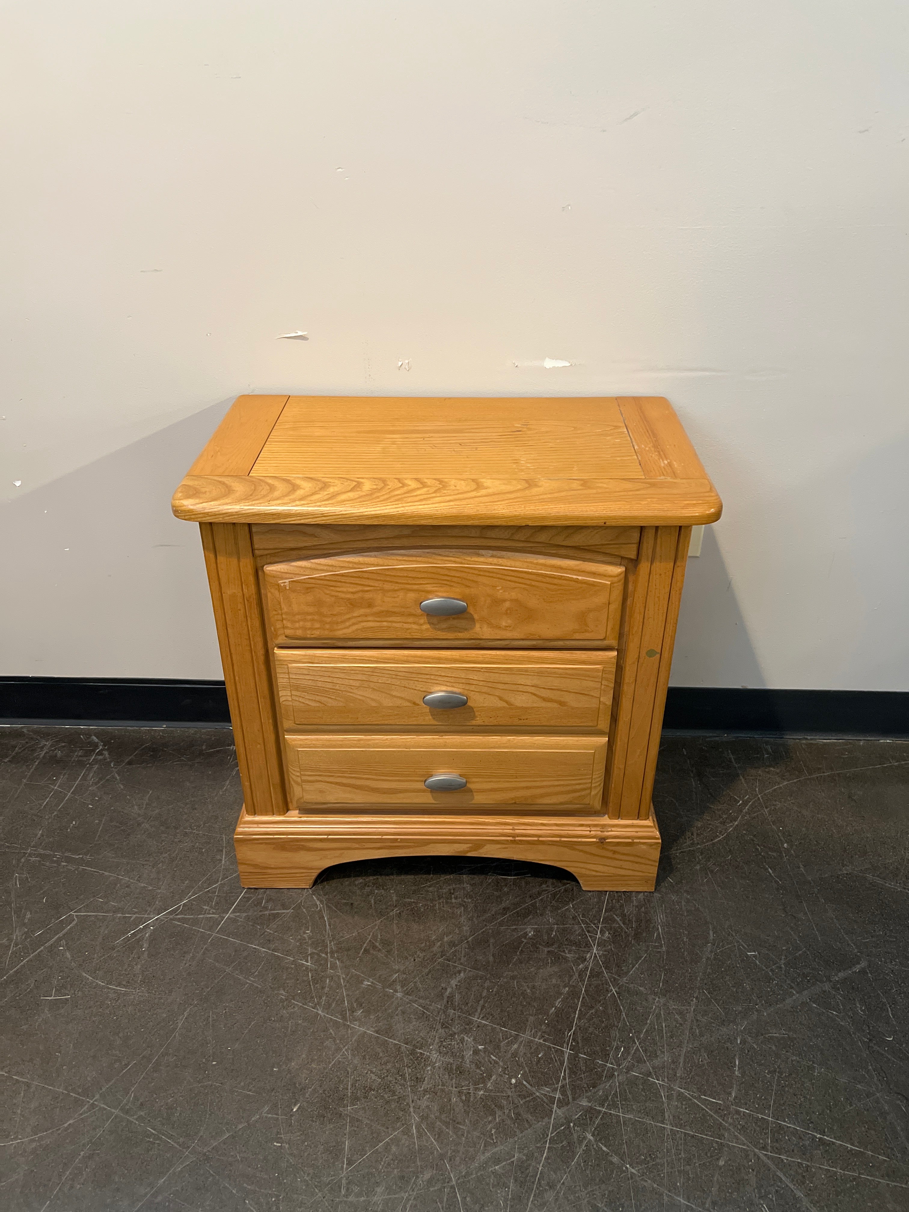 Oak 3-Drawer Nightstand