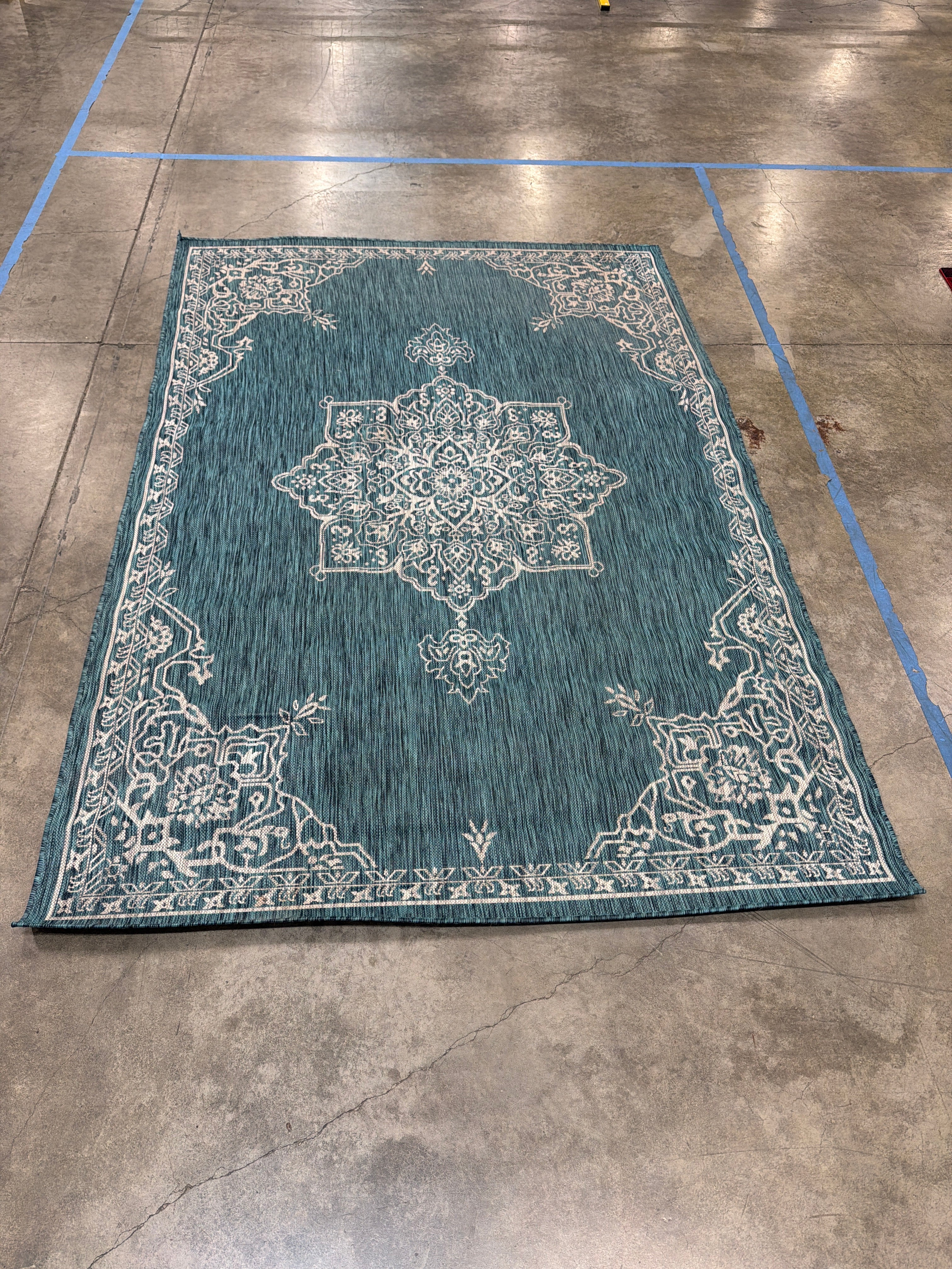 Unique Loom Teal Medallion Pattern Indoor / Outdoor 6 x 9 Area Rug