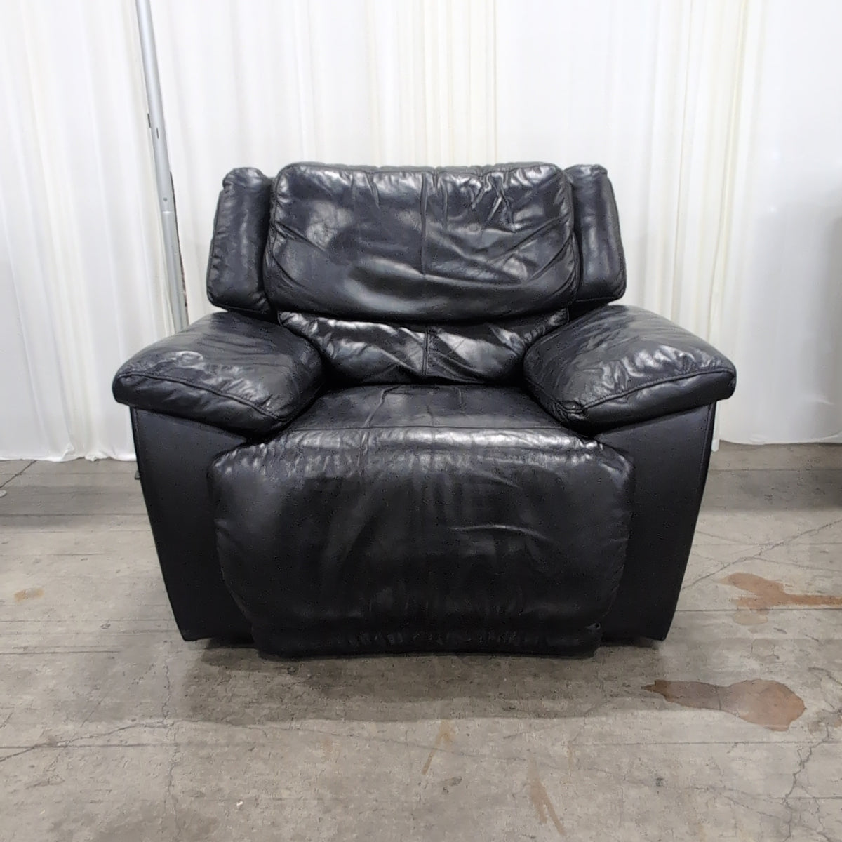 Padded Black Recliner in Leather