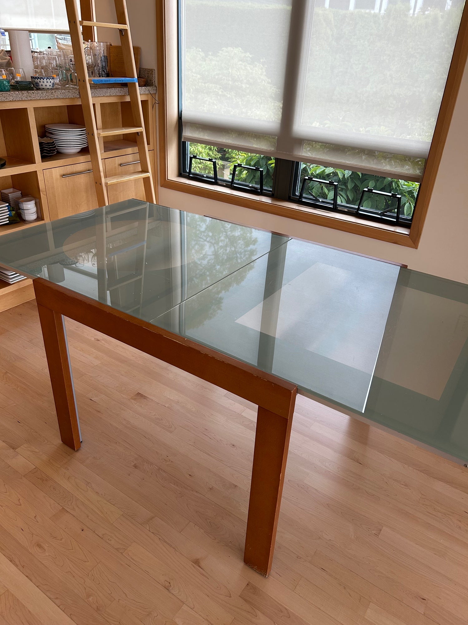 Expandable Wood Table With Glass