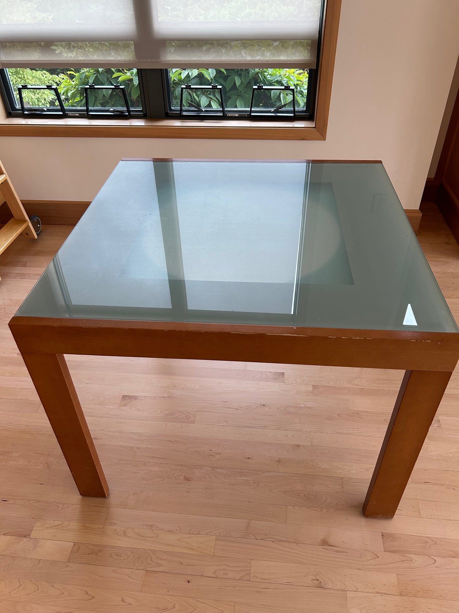 Expandable Wood Table With Glass