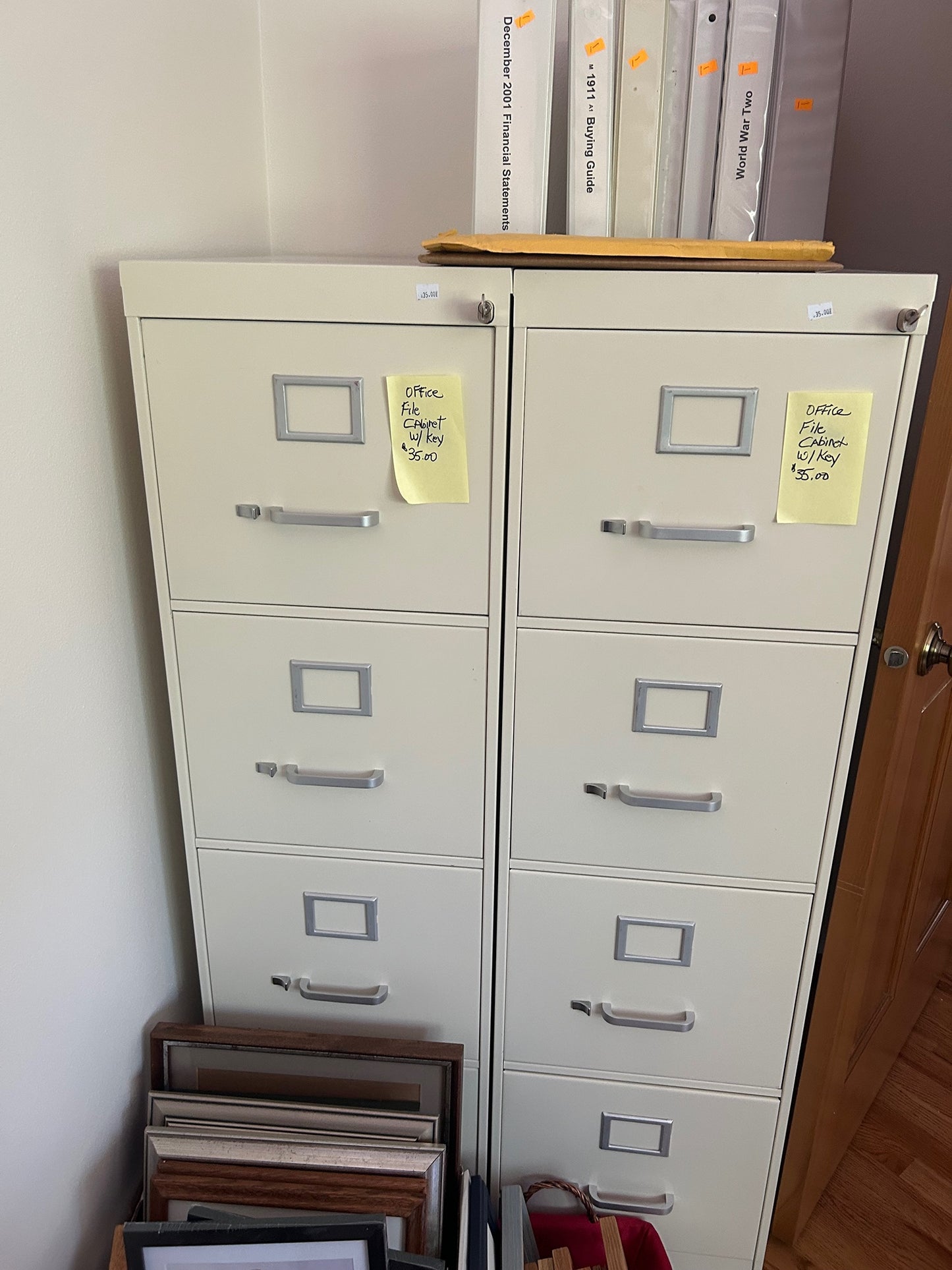 File Cabinet with key