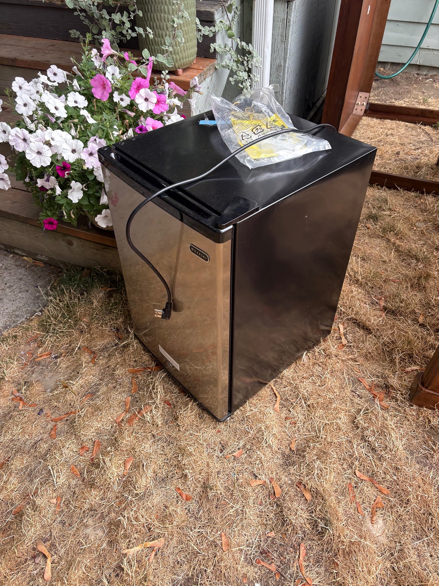 Whynter Compact Refrigerator - Stainless Steel