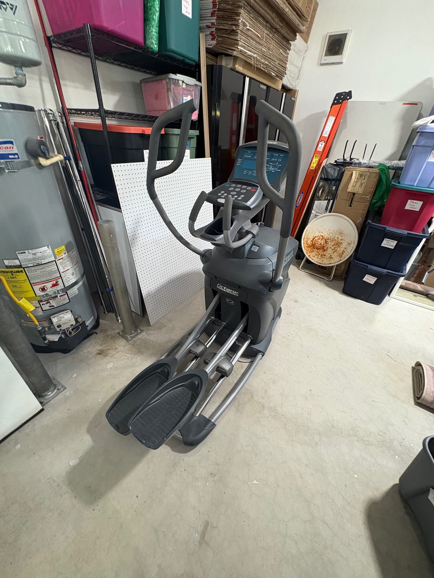 Octane Fitness Elliptical Machine