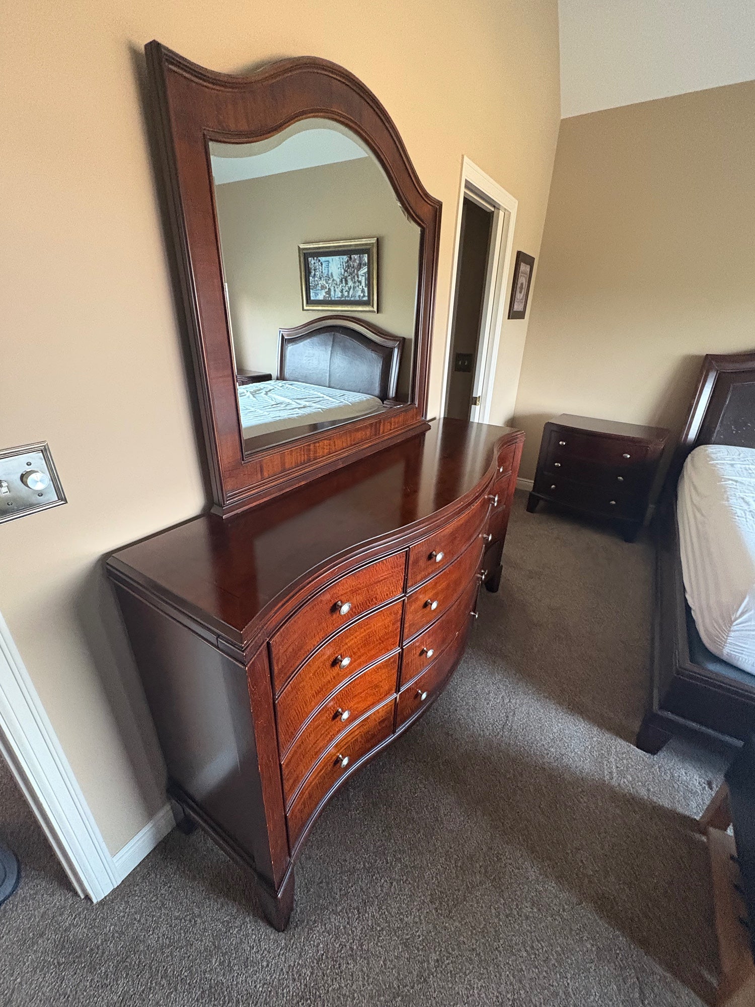 Curved Hardwood Twelve drawers mirror Dresser with Mirror