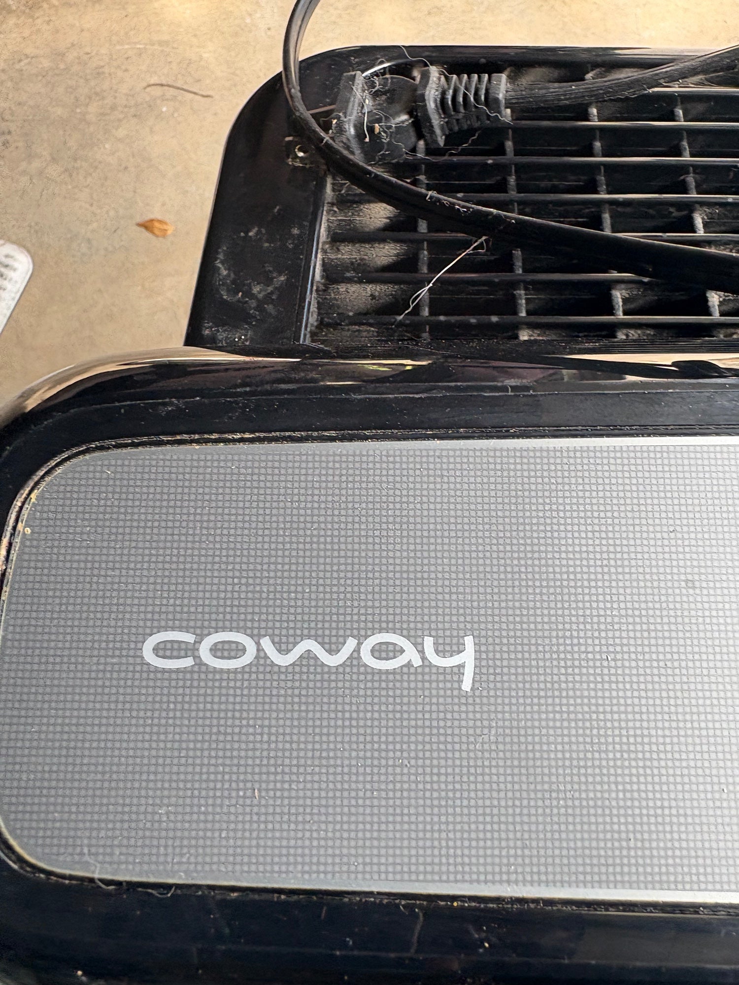 Coway Air Purifier: Sleek Black Design