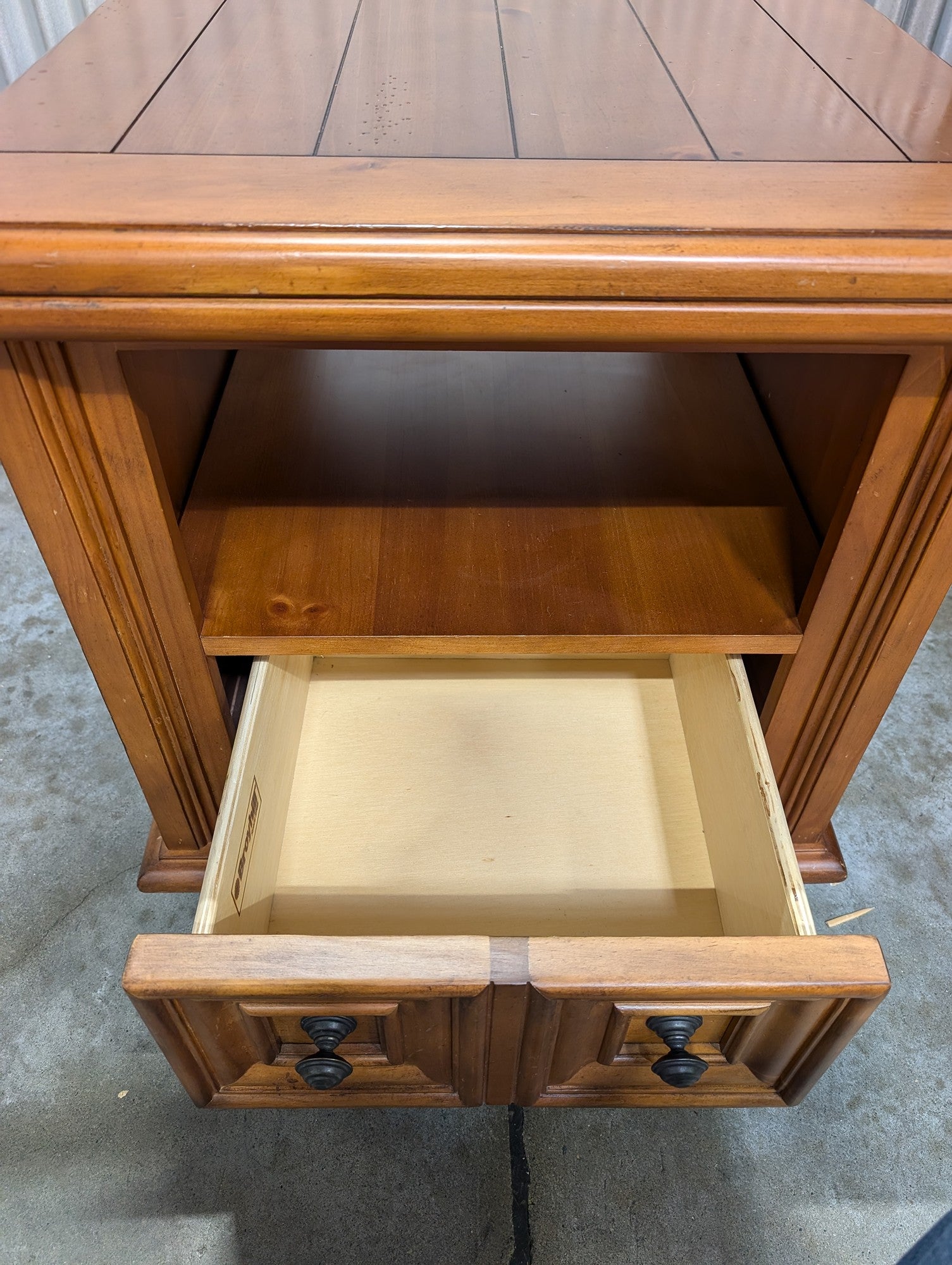 Broyhill Traditional Wood Nightstand with Storage Drawers