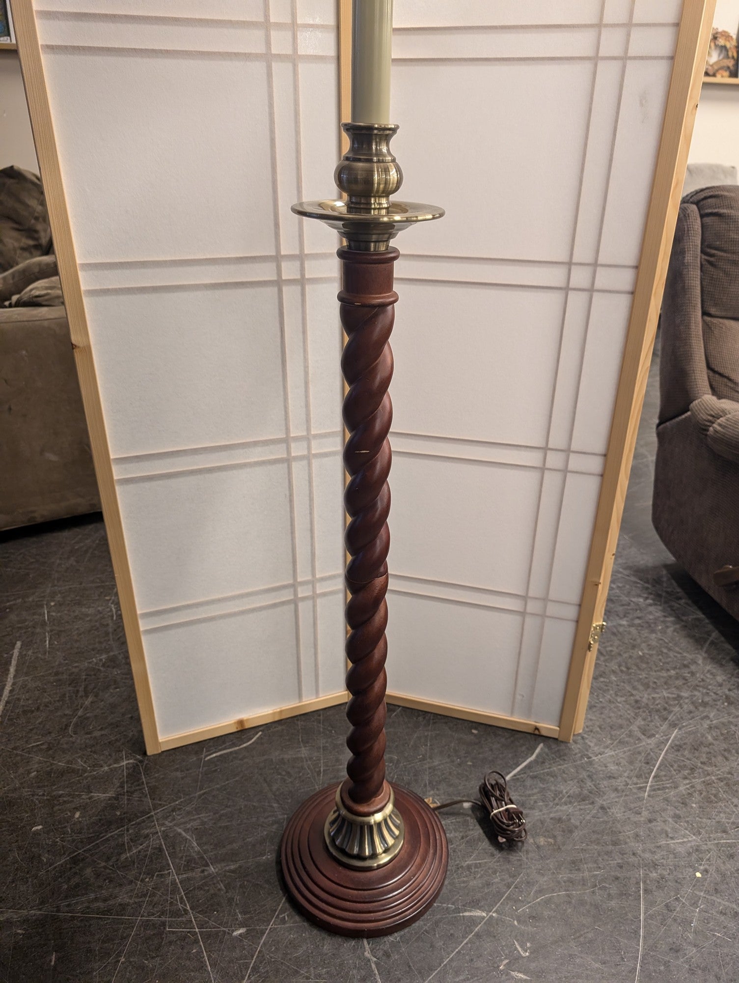 Traditional Twisted Wood Floor Lamp with Brass Accents