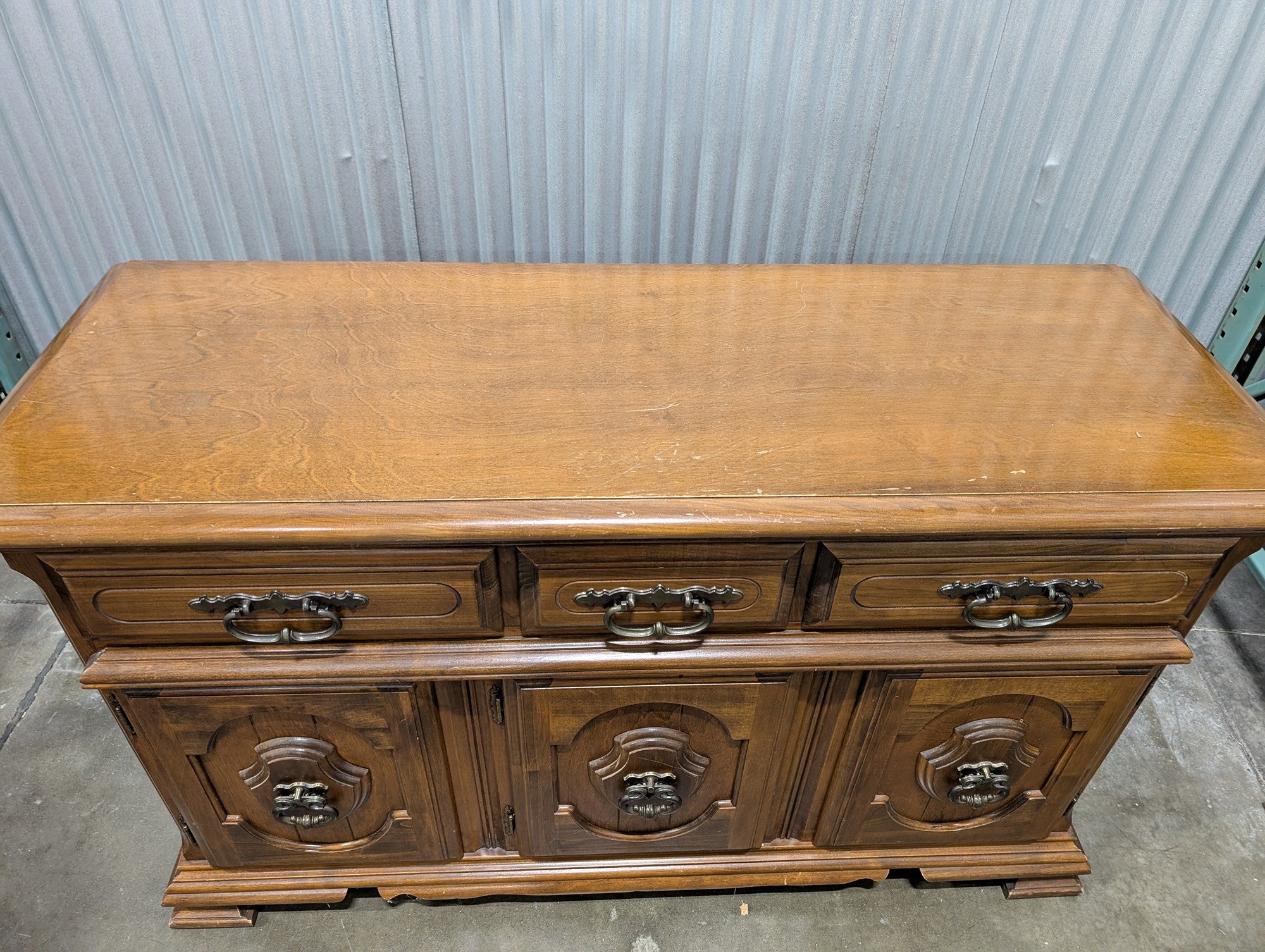 Flint Ridge Furniture Ornate Traditional Wood Buffet Sideboard Cabinet