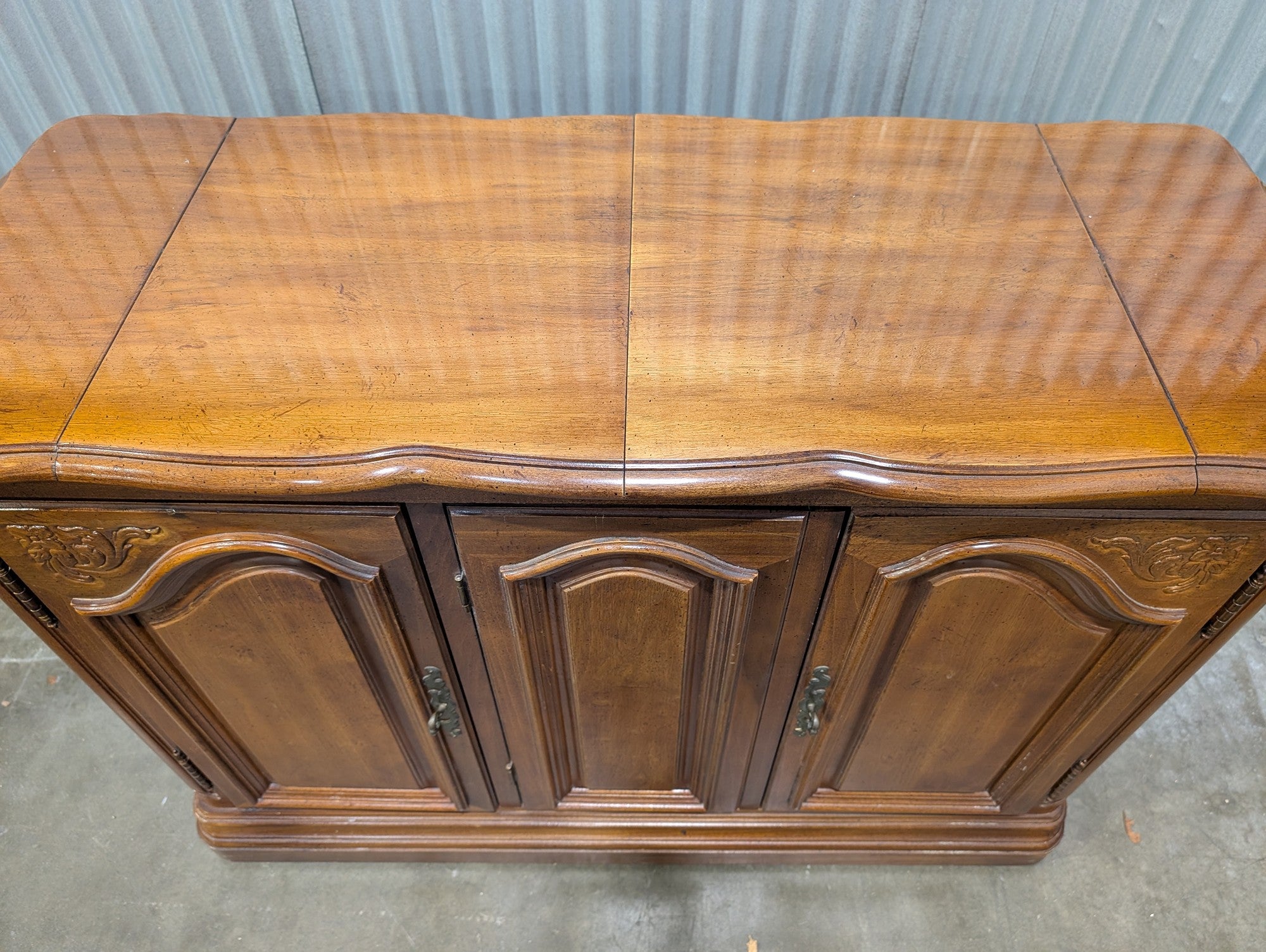 AMERICAN DREW Traditional Wood Sideboard Buffet Cabinet