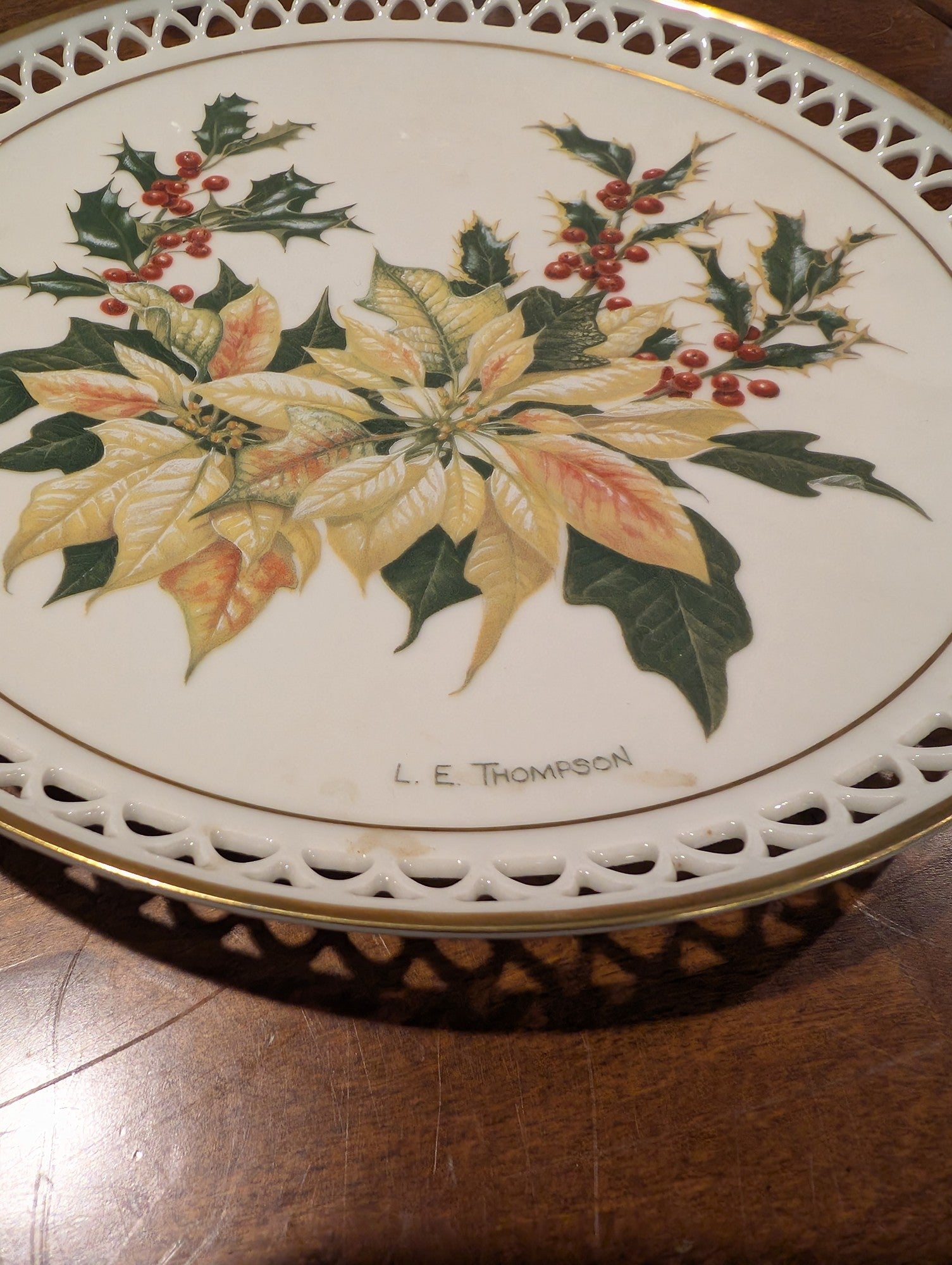 Bing & Grondahl Linda Thompson December Poinsettia Holly Porcelain Collector Plate 1985 Pierced Border
