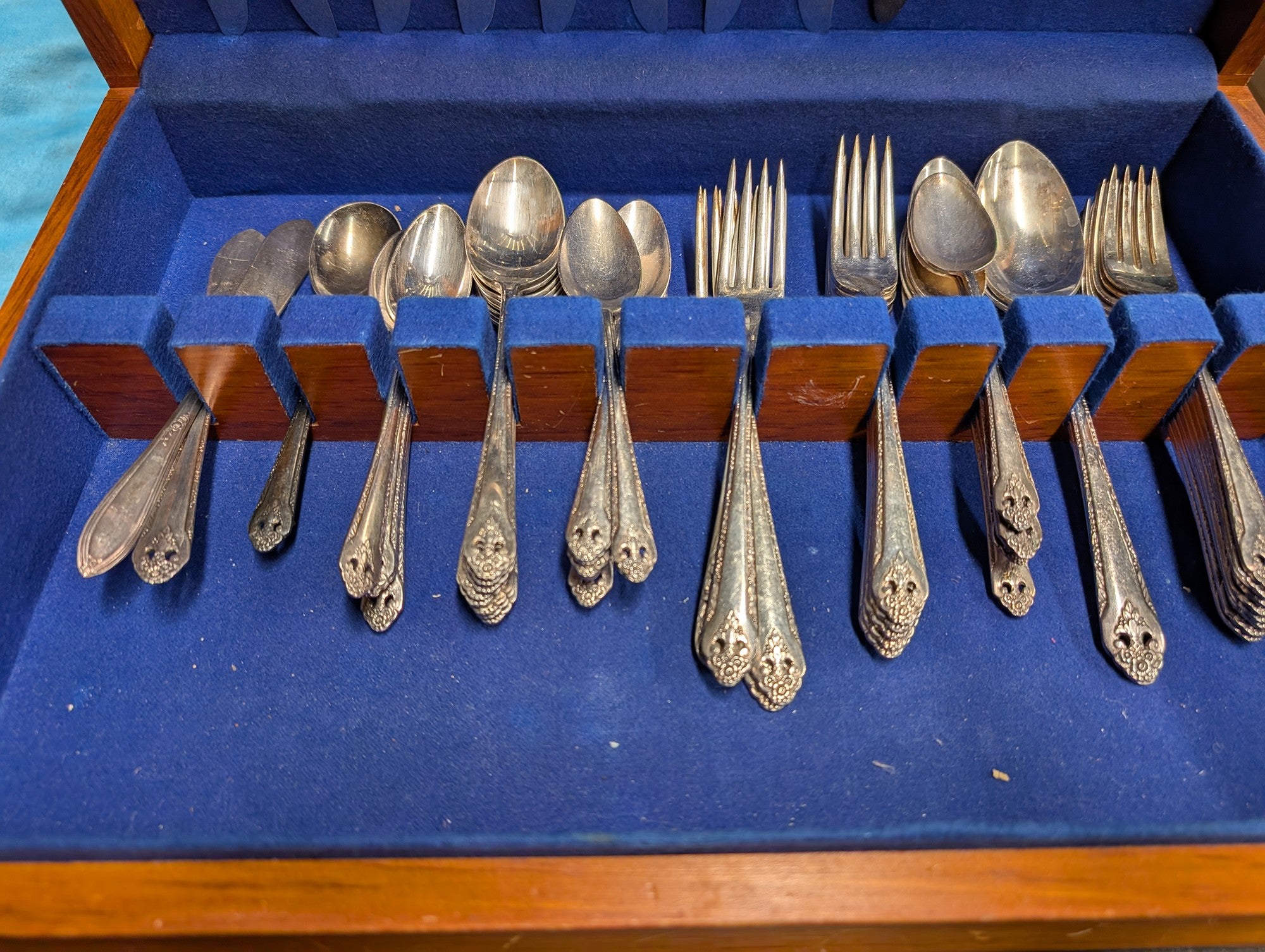 Vintage Holmes & Edwards Ornate Inlaid Silverplate Flatware Cutlery Set