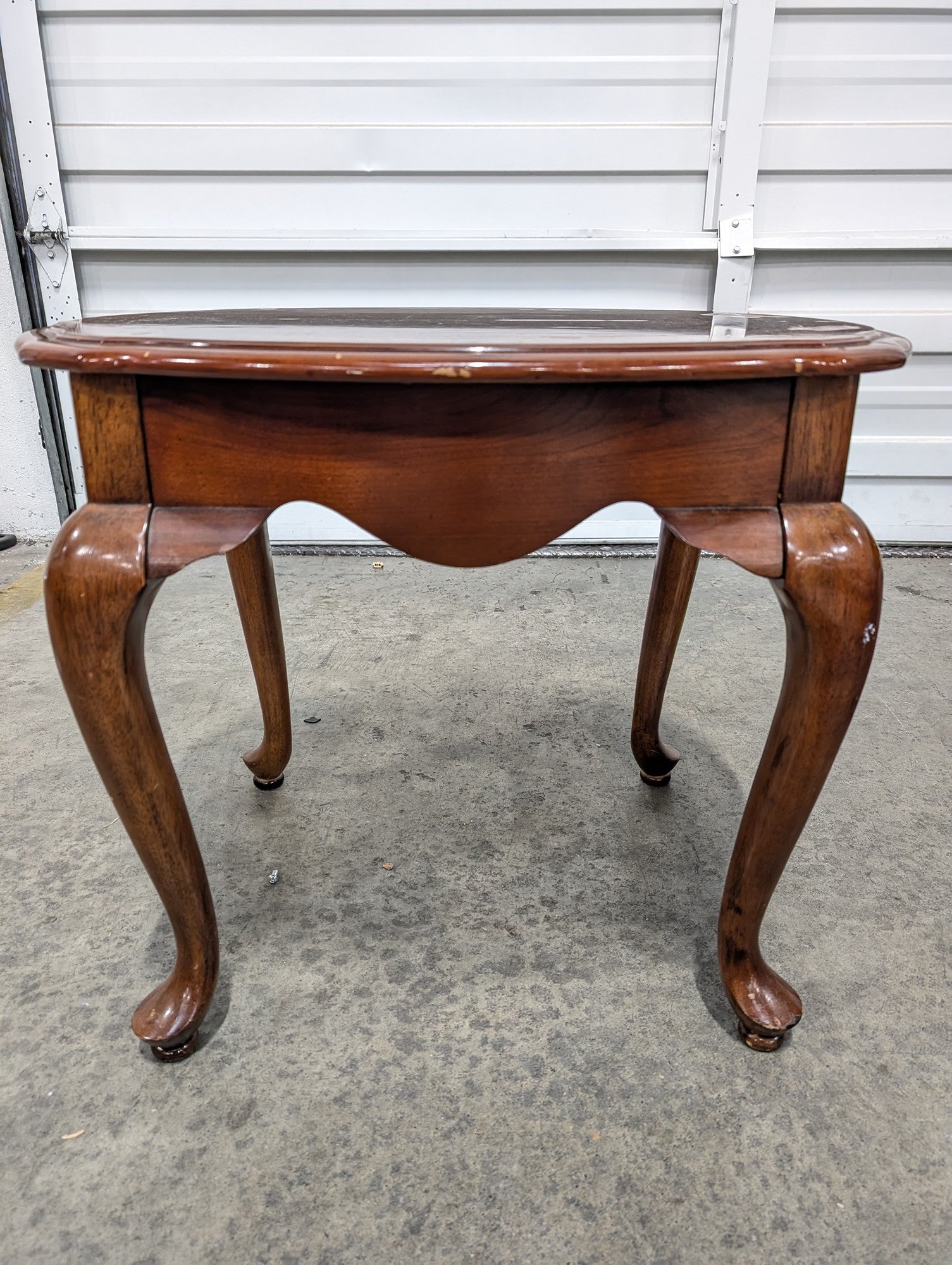 Traditional Oval Wood Side Table with Cabriole Legs