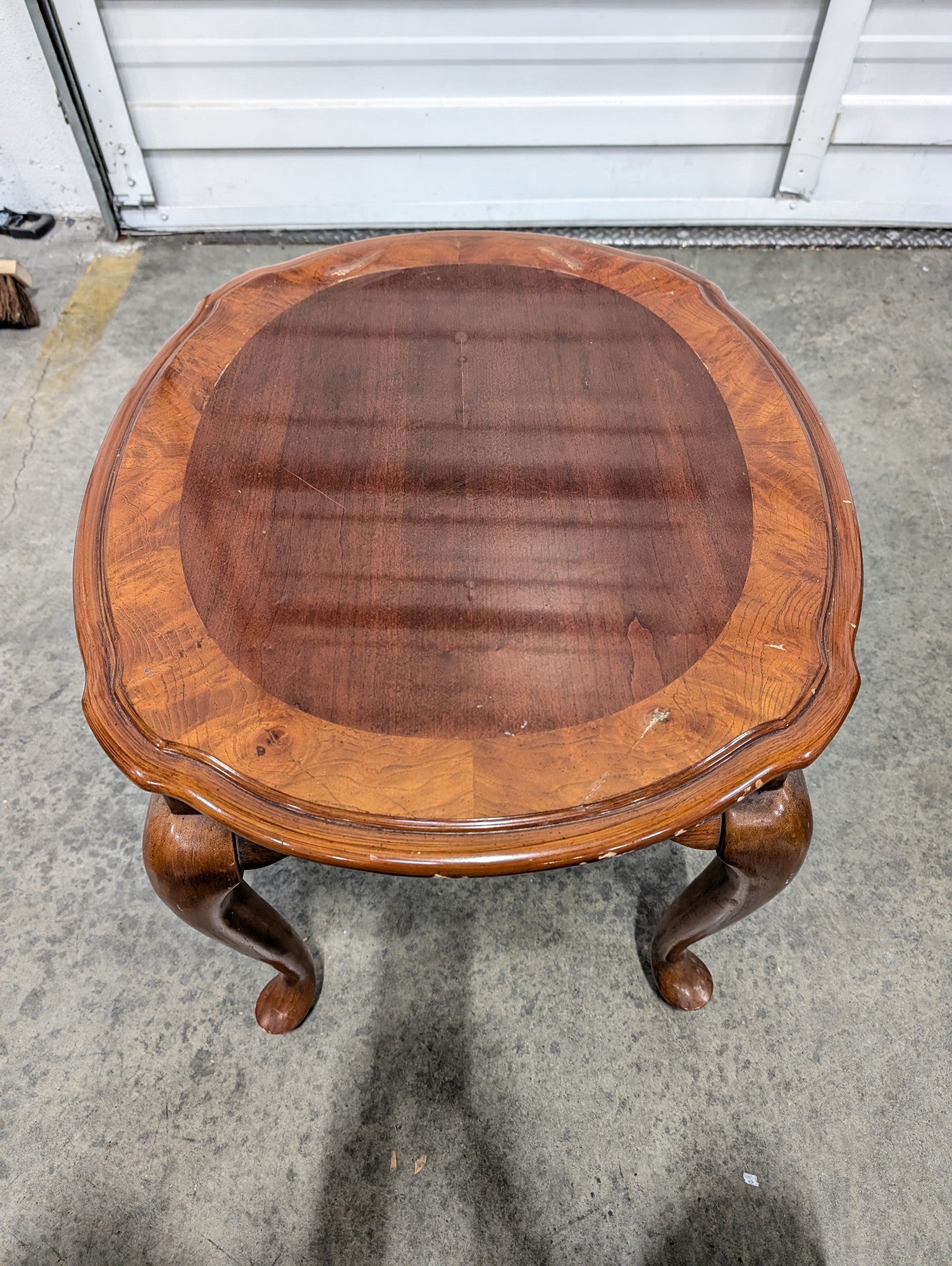Traditional Oval Wood Side Table with Cabriole Legs
