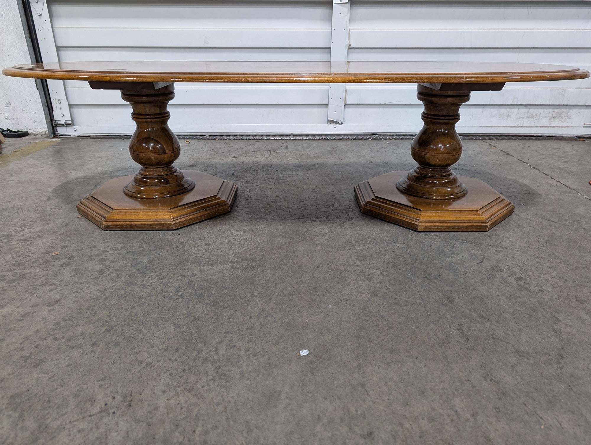 SALEM HOUSE Classic Oval Wood Dining Table with Pedestal Bases