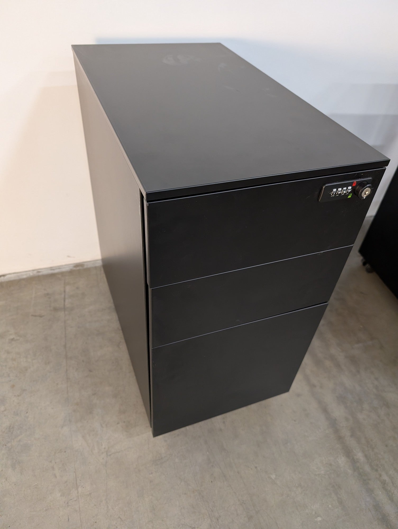 WAREHOUSE Sale ***Modern Black Metal 3-Drawer Mobile Filing Cabinet