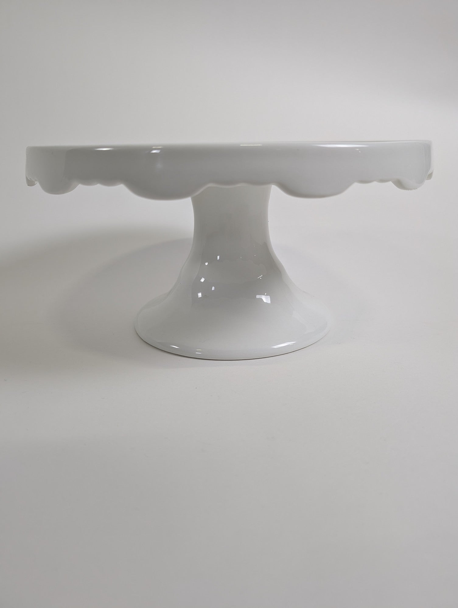 Rosanna Scalloped Edge White Pedestal Cake Stand