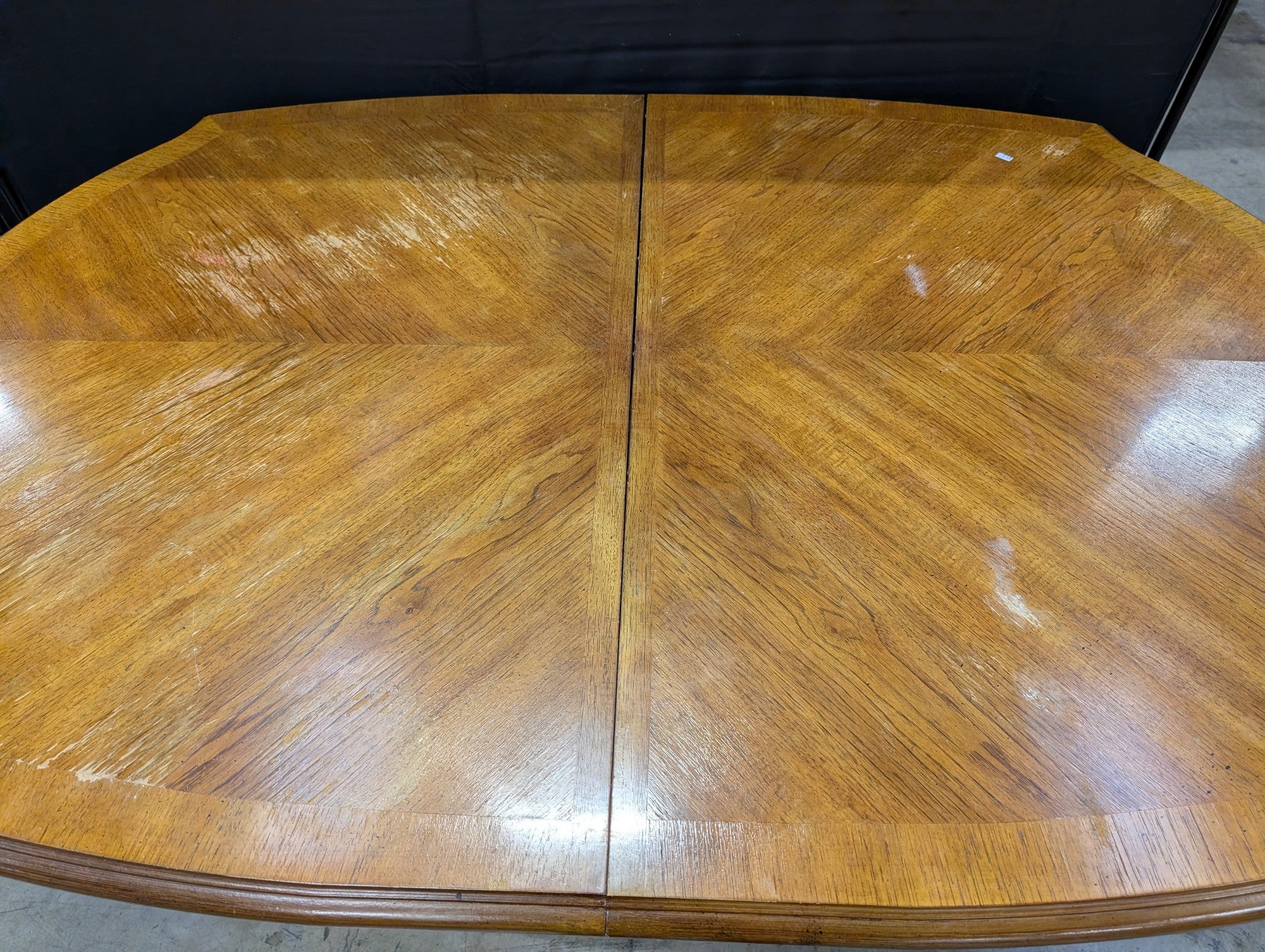 Classic Oval Wood Pedestal Dining Table