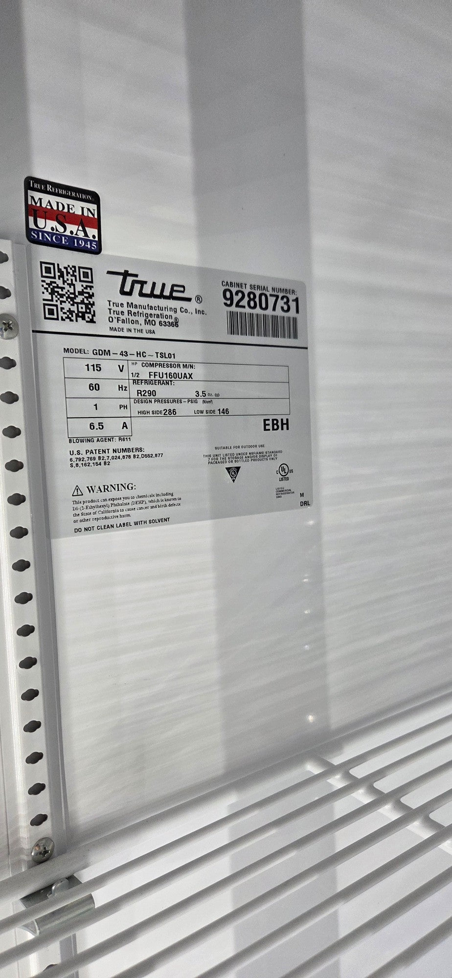 TRUE Commercial Double Glass Door Merchandiser