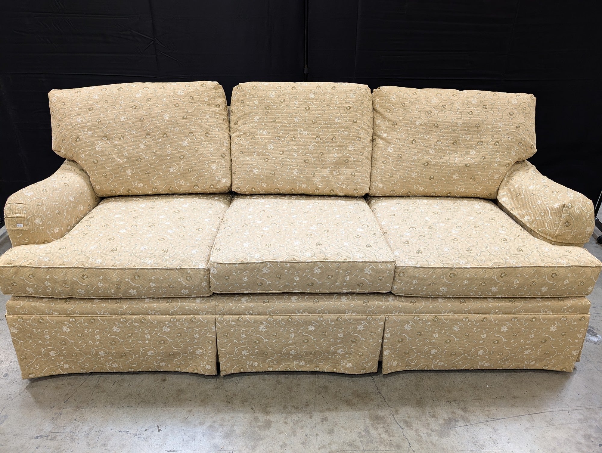 Henredon Traditional Floral Pattern Three-Seater Sofa