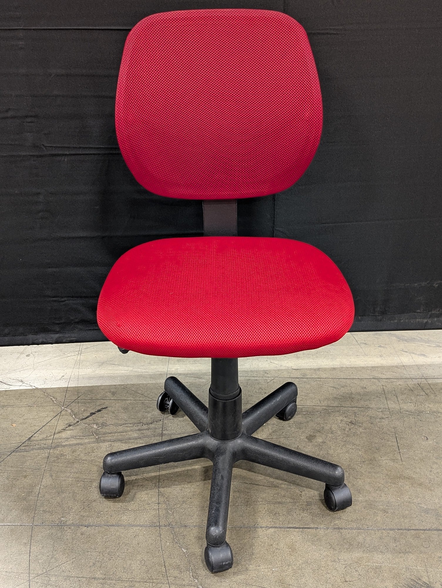 Vibrant Red Mesh Task Chair with Adjustable Height