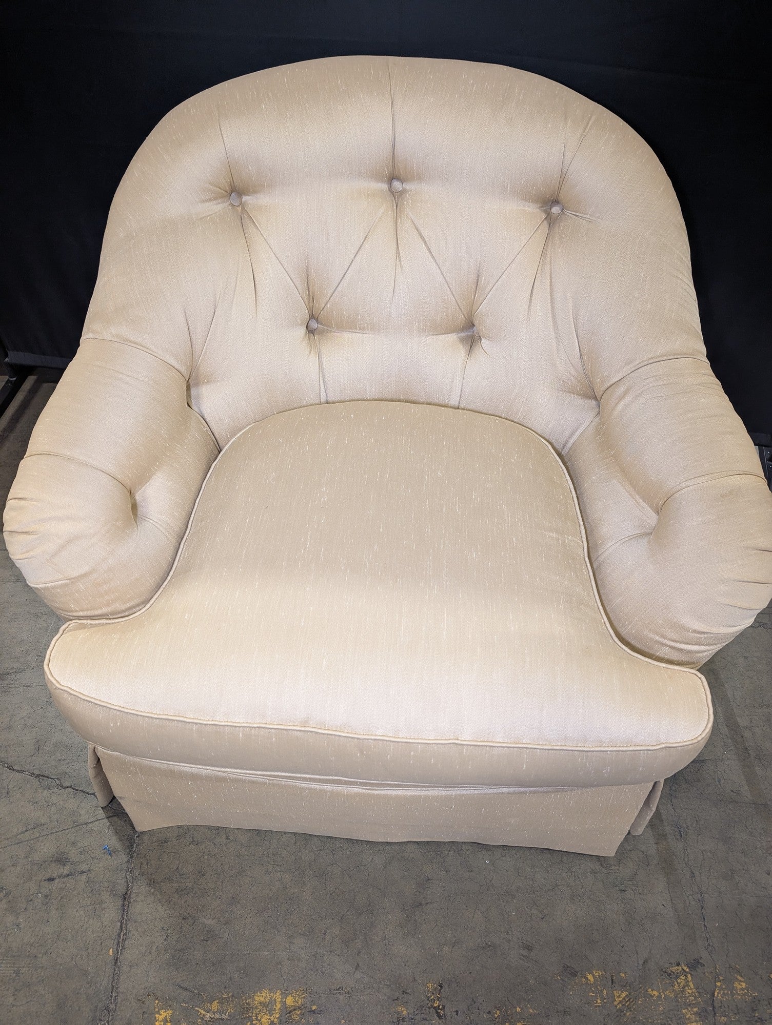 Henredon Classic Tufted Upholstered Club Chair