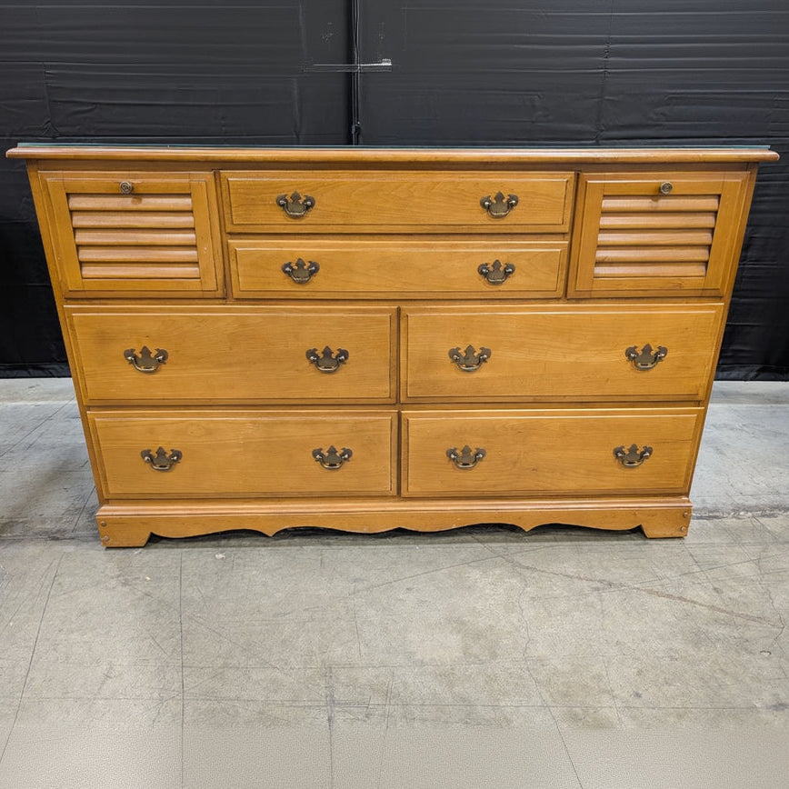 Nantucket Maple Classic Eight Drawer Dresser with Glass Top