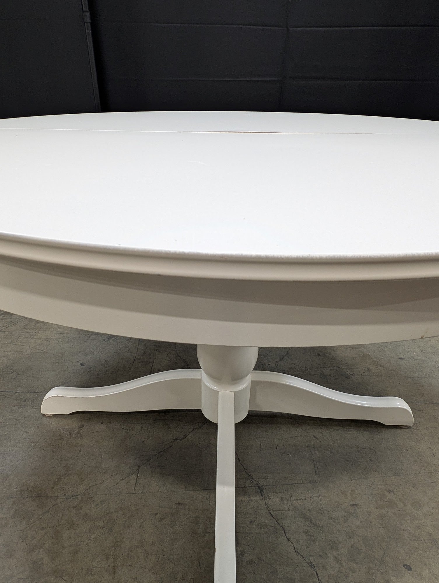 Versatile White Round Pedestal Dining Table