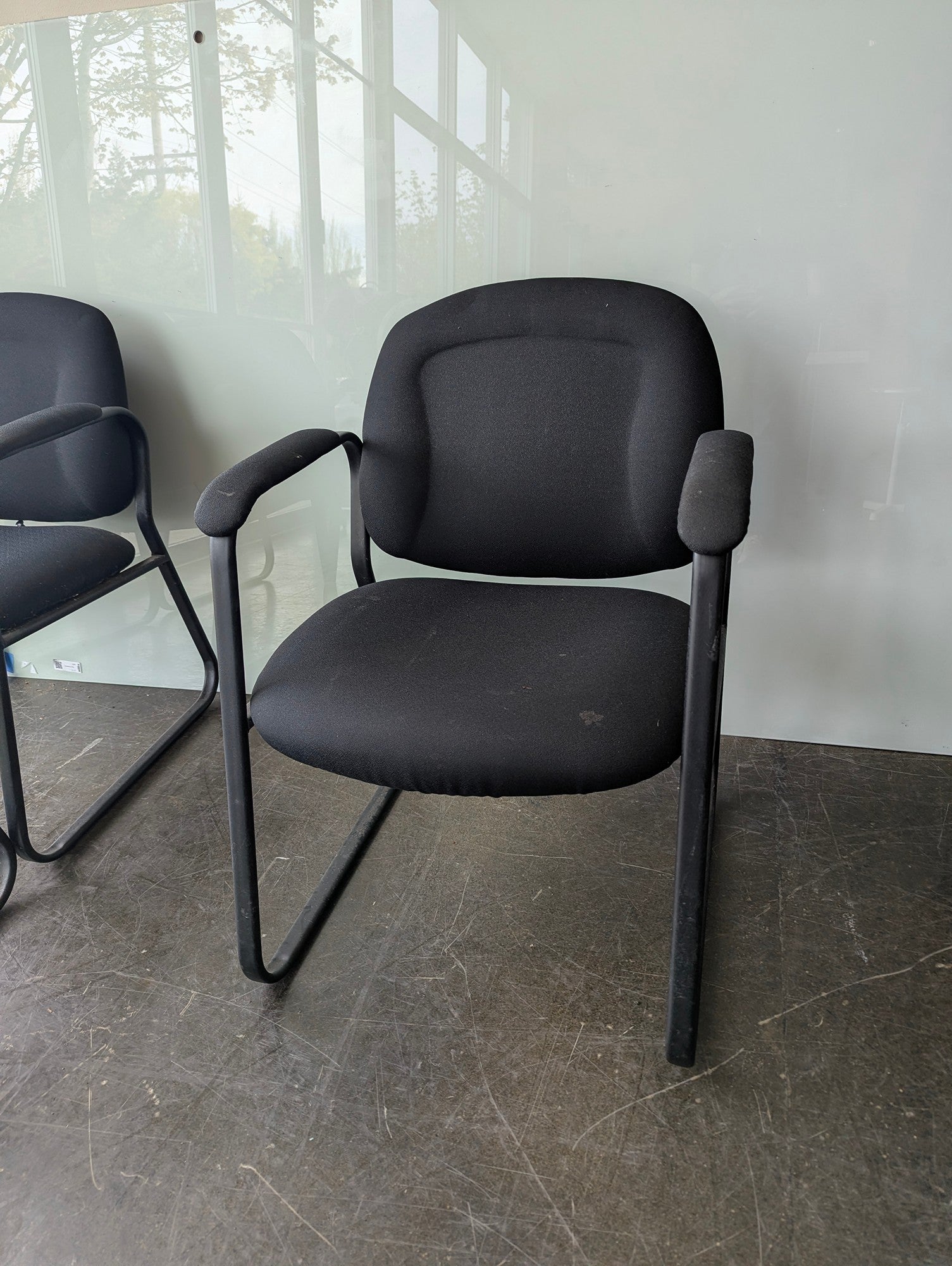 Black Fabric Upholstered Office Guest Chair with Armrests