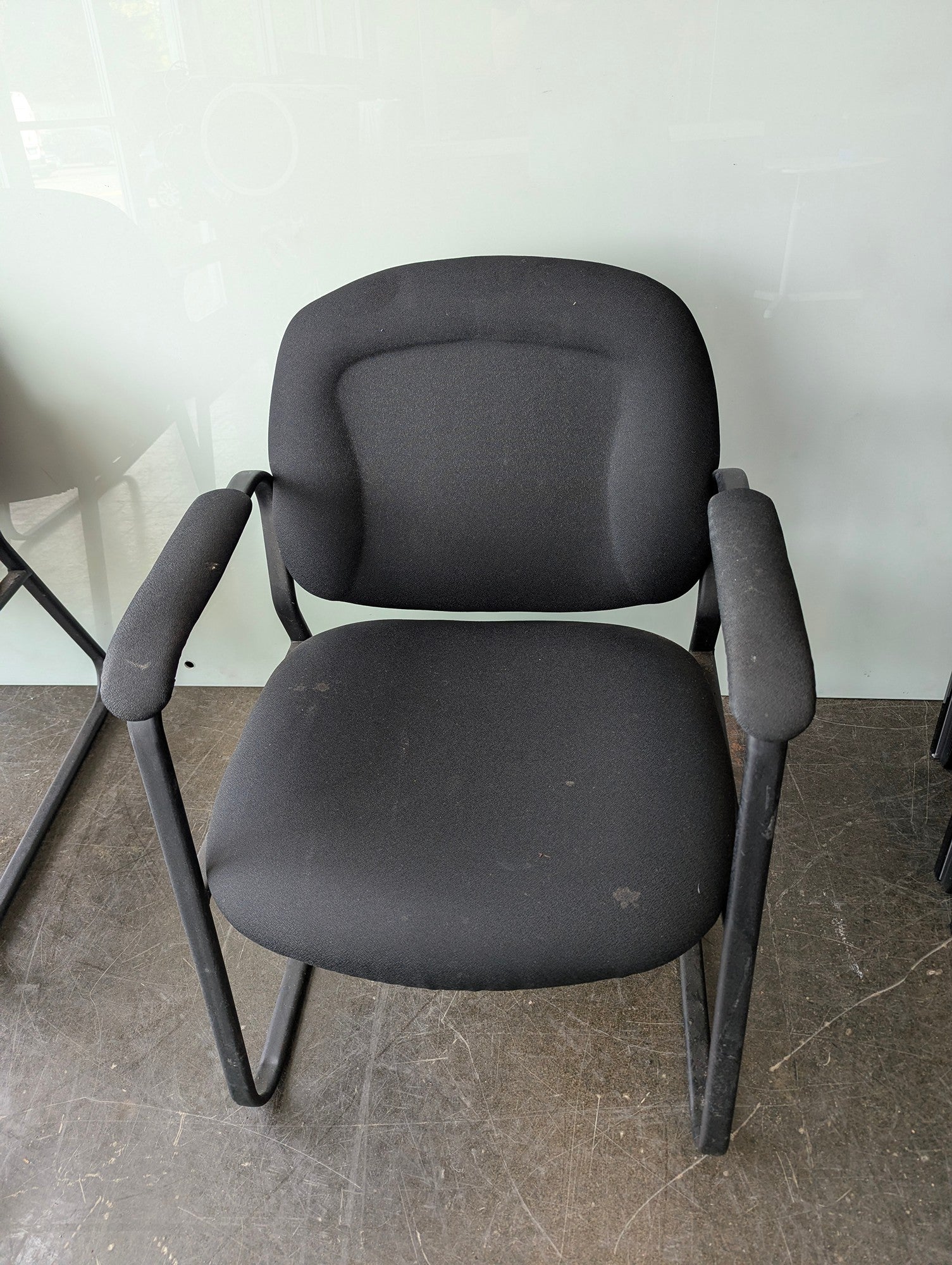 Black Fabric Upholstered Office Guest Chair with Armrests