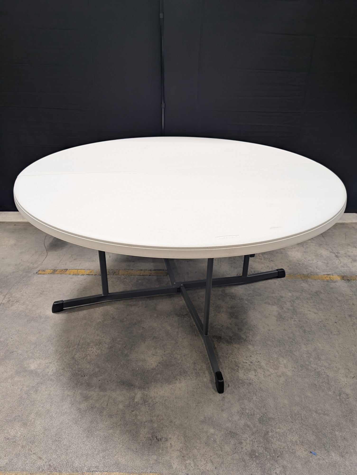 LIFETIME White Round Bi-Fold Portable Table