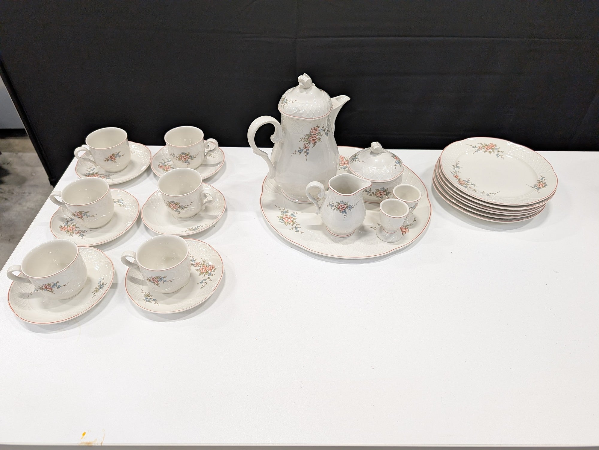 Charming Villeroy & Boch Rosette Floral Porcelain Dinnerware Tea Coffee Set