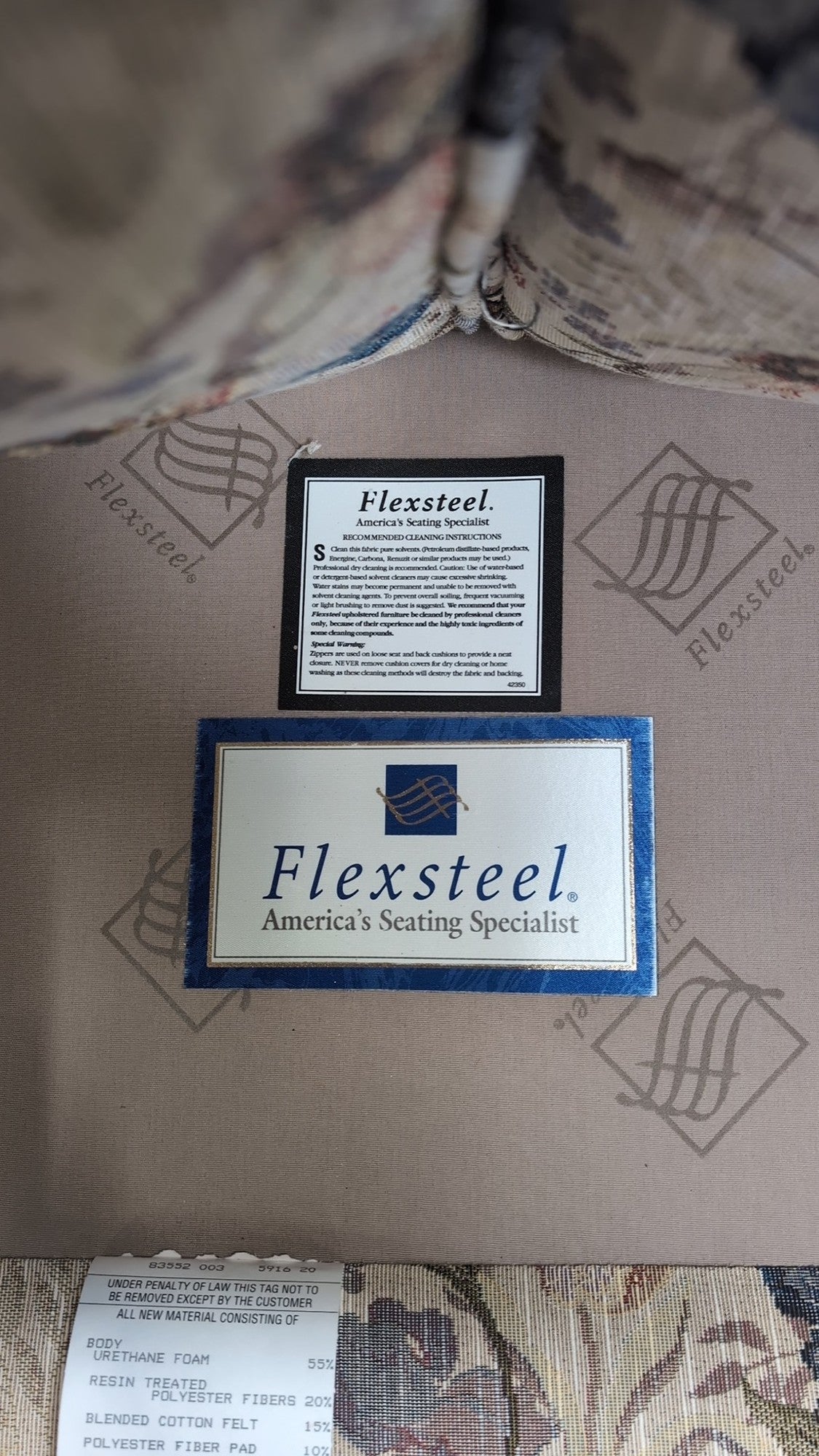 Flexsteel Traditional Floral Upholstered Loveseat