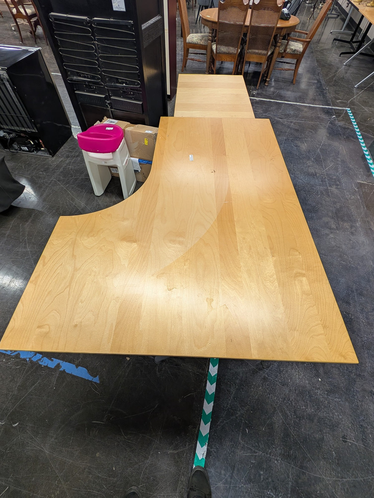 Spacious L-Shaped Corner Workstation Desk with Metal Legs