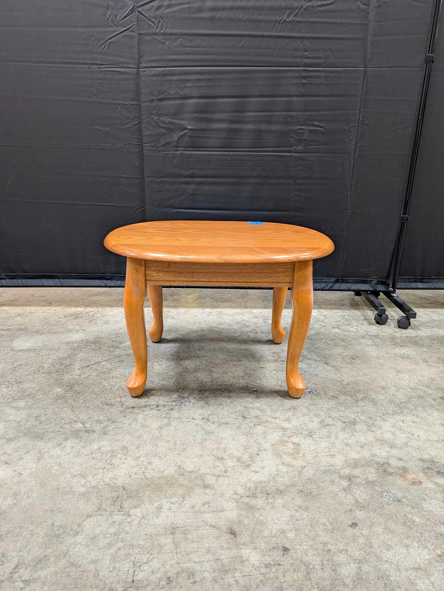Classic Oval Hardwood Accent Table with Curved Legs