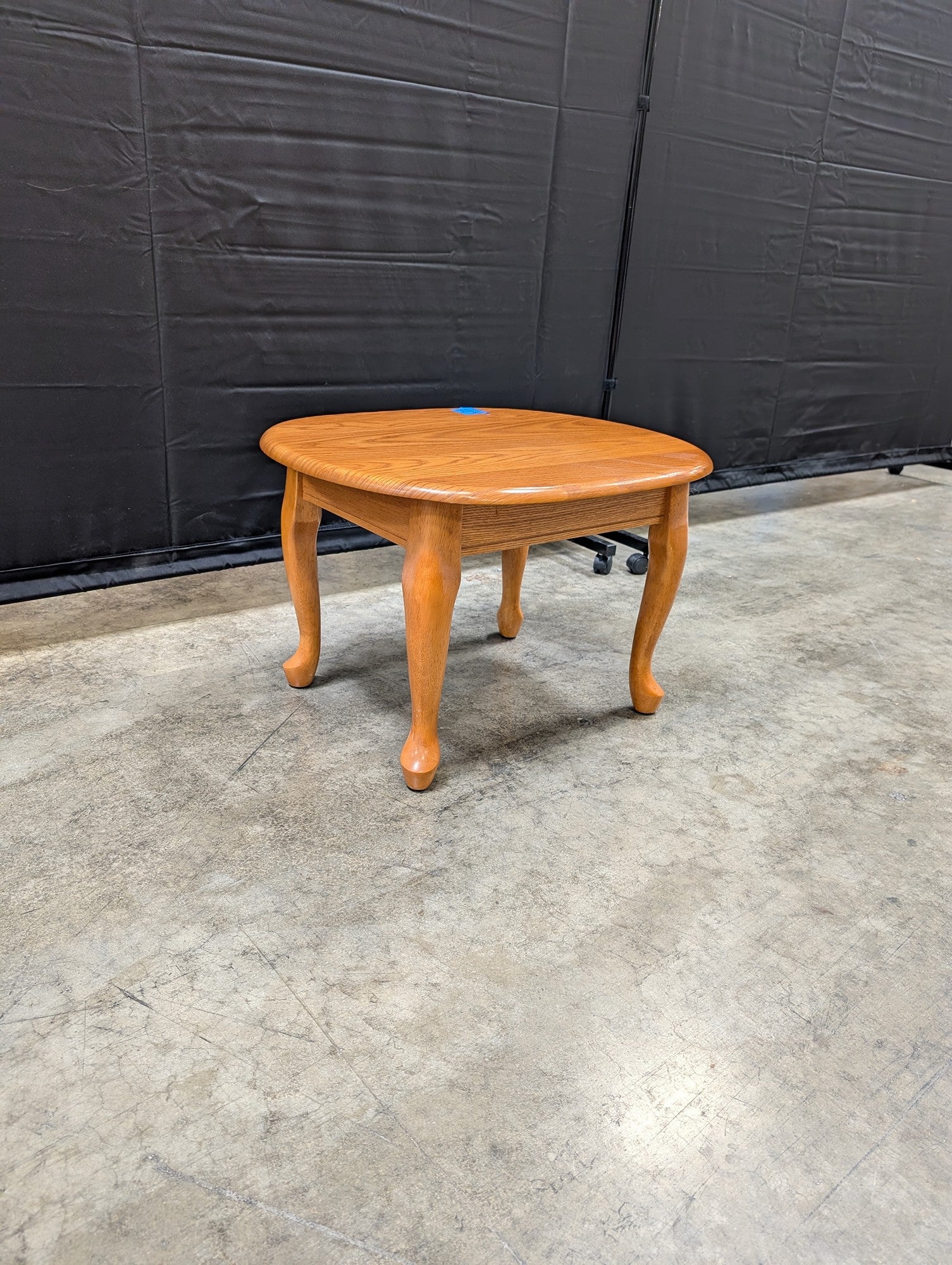 Classic Oval Hardwood Accent Table with Curved Legs