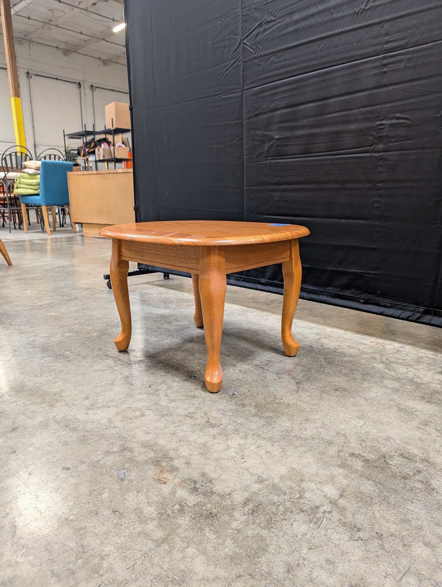 Classic Oval Hardwood Accent Table with Curved Legs